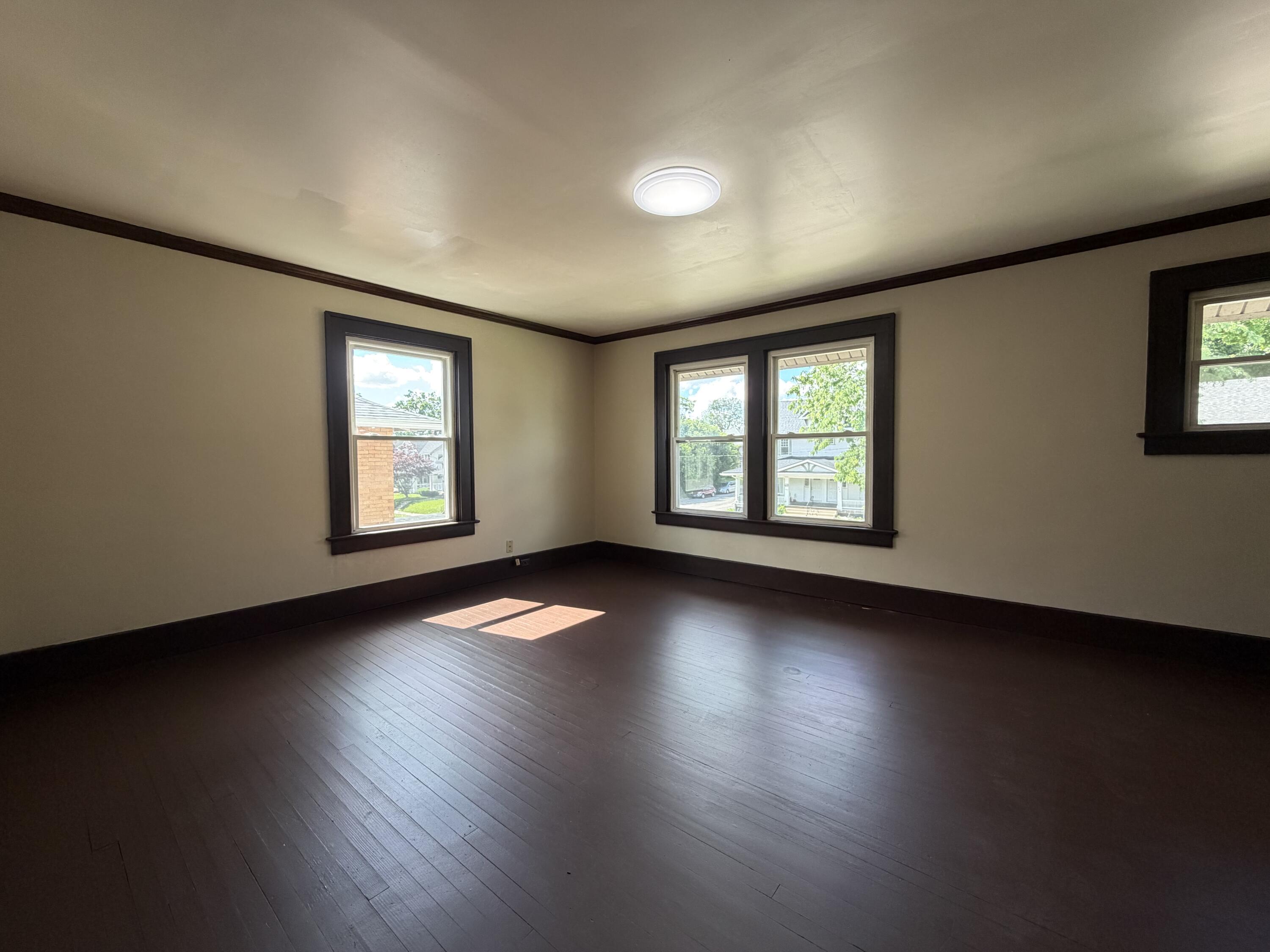 457-459 E Madison Avenue Property Photo 19