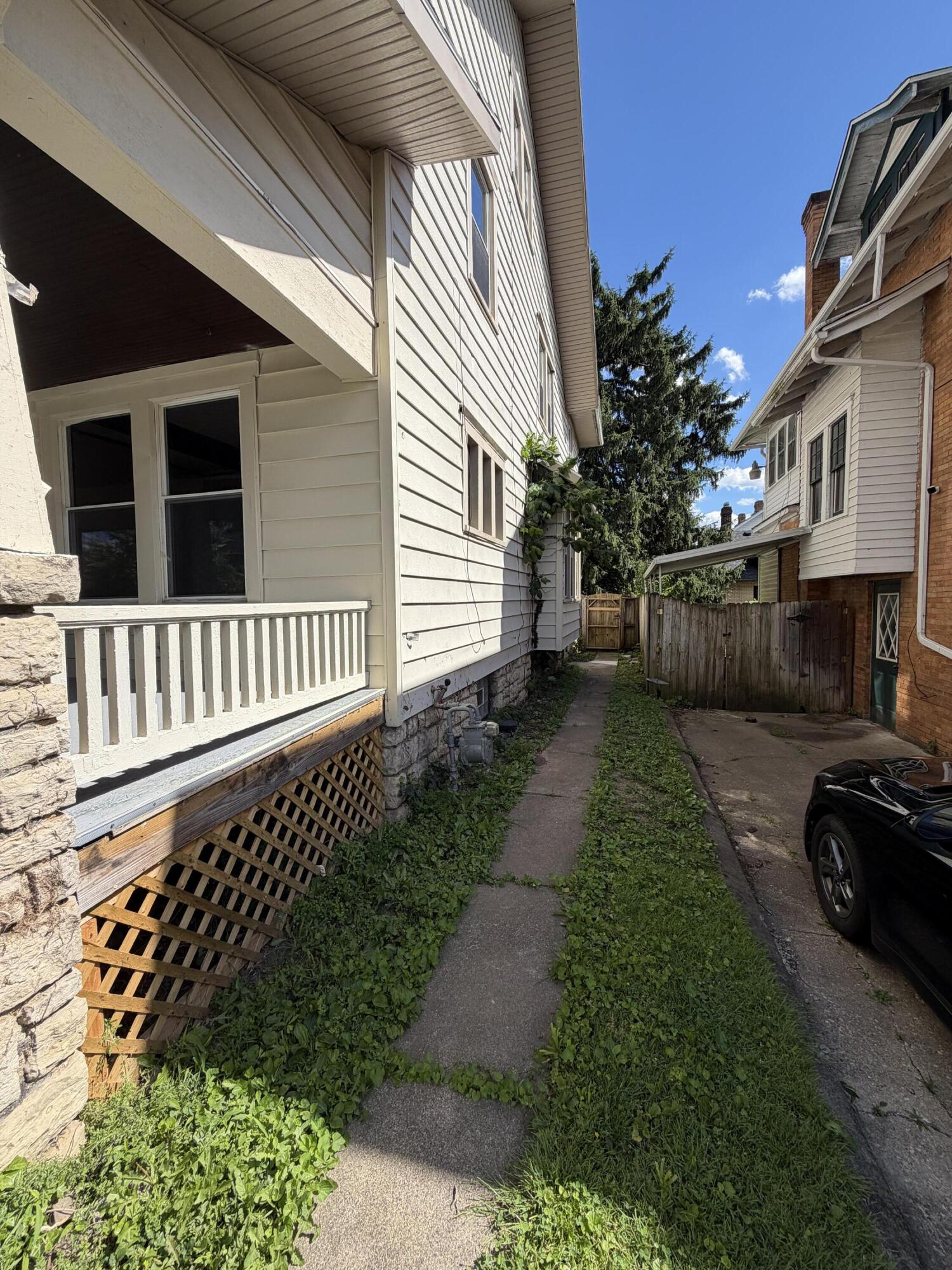 457-459 E Madison Avenue Property Photo 24