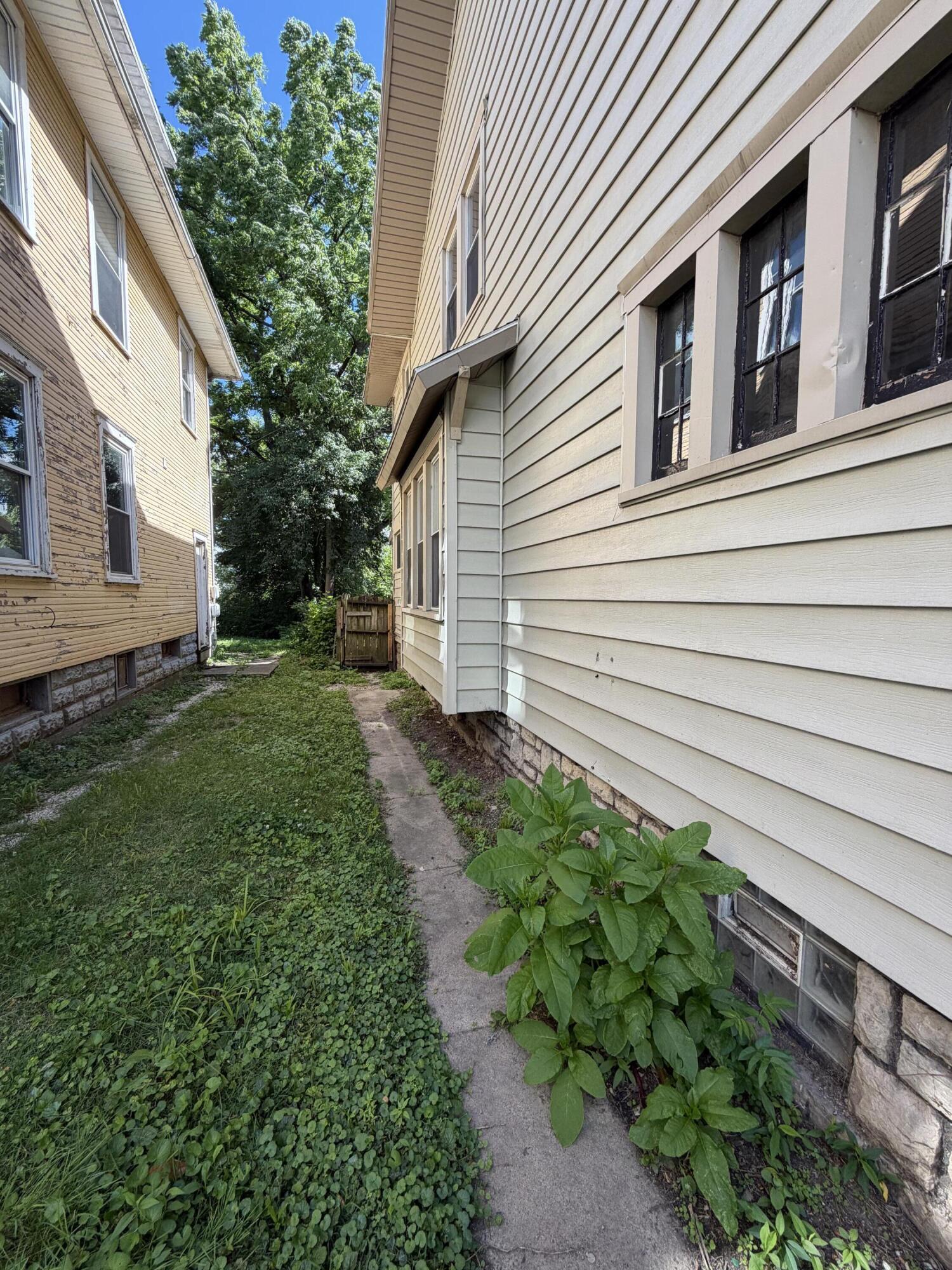457-459 E Madison Avenue Property Photo 45