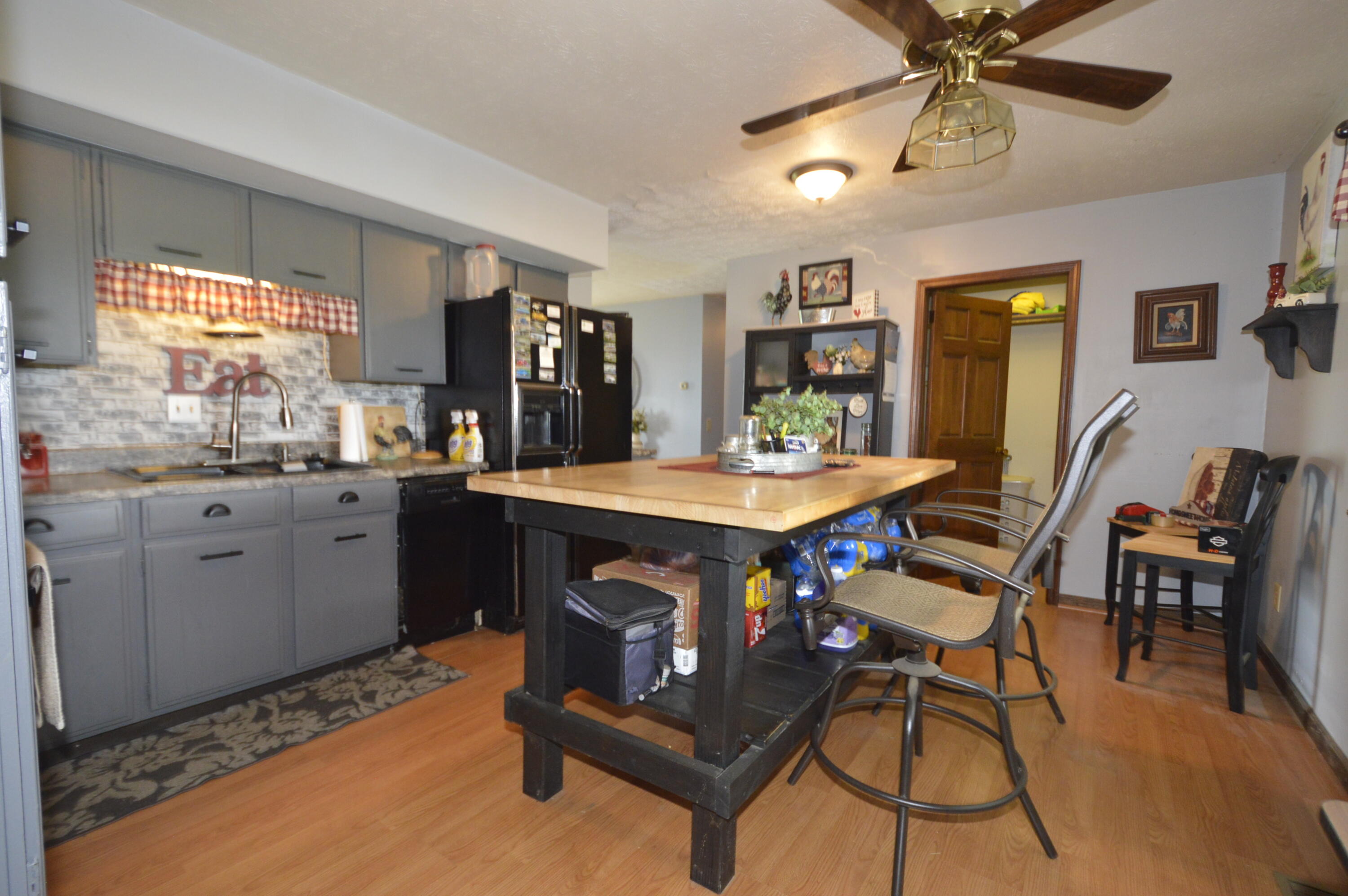 9661 Jones Road Property Photo 14