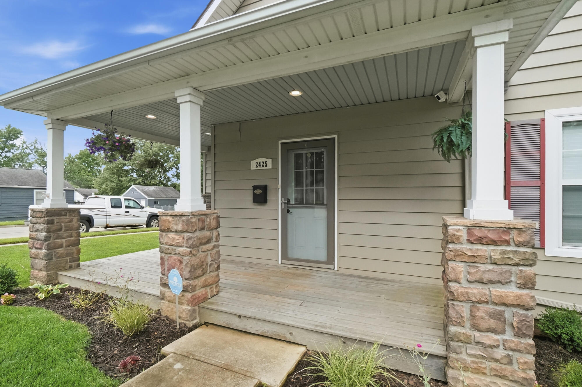 2425 Delta Avenue Property Photo 4