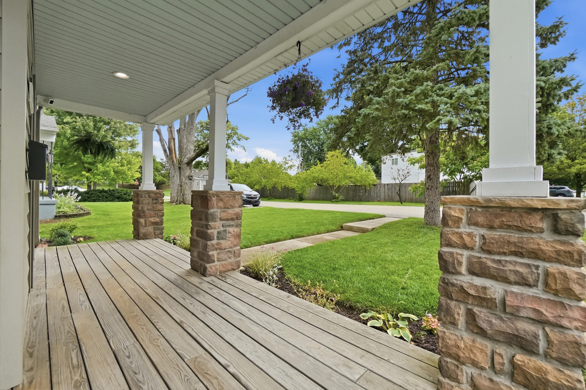 2425 Delta Avenue Property Photo 5