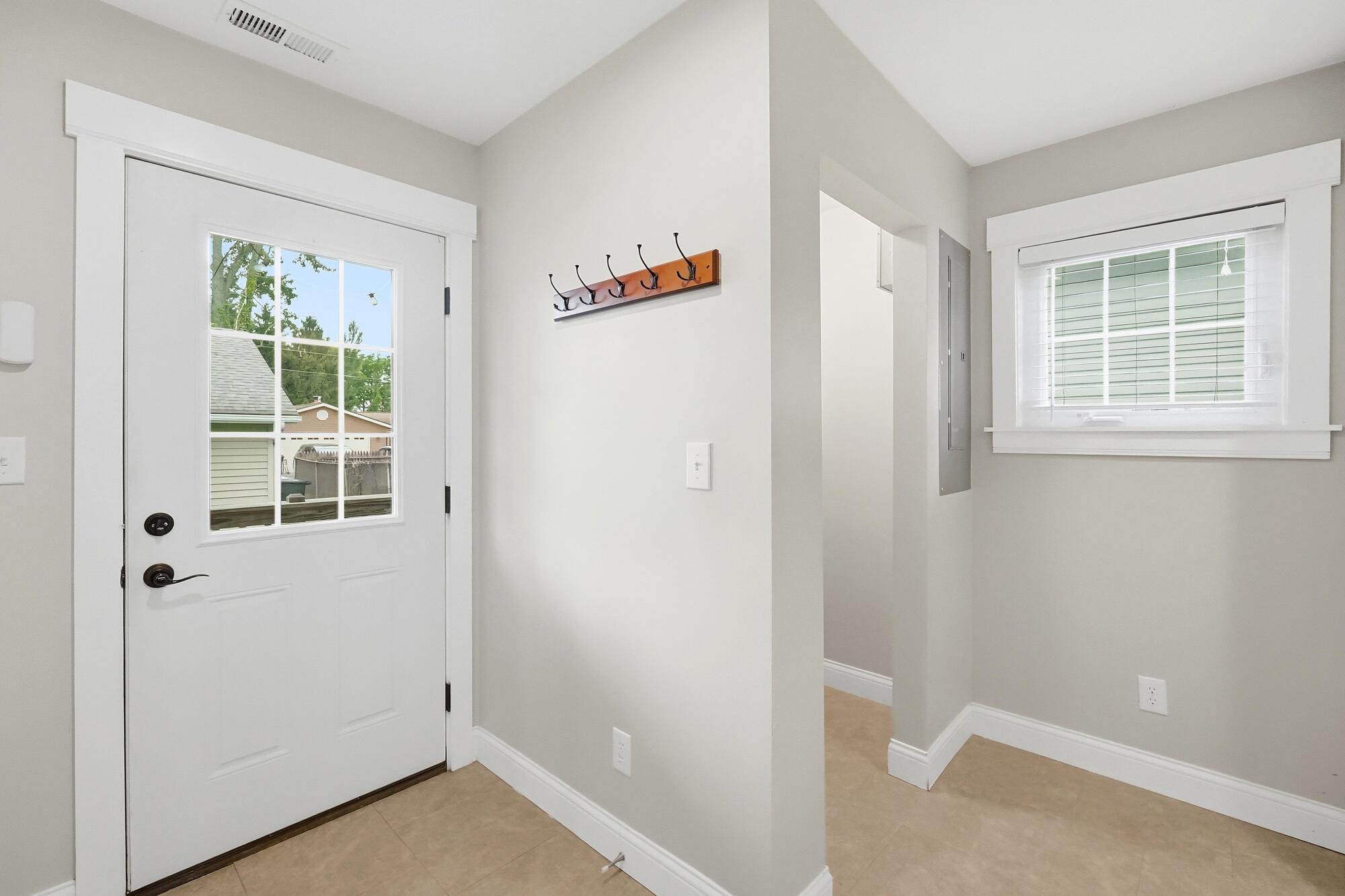2425 Delta Avenue Property Photo 20