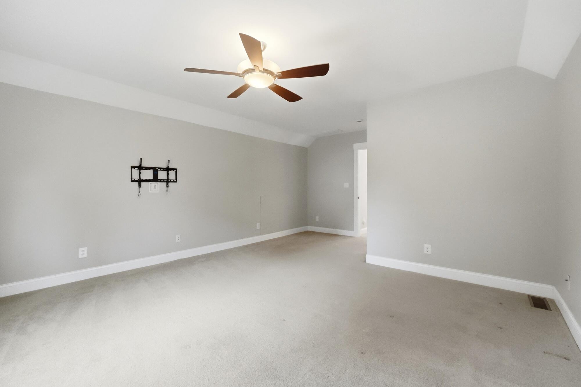 2425 Delta Avenue Property Photo 32