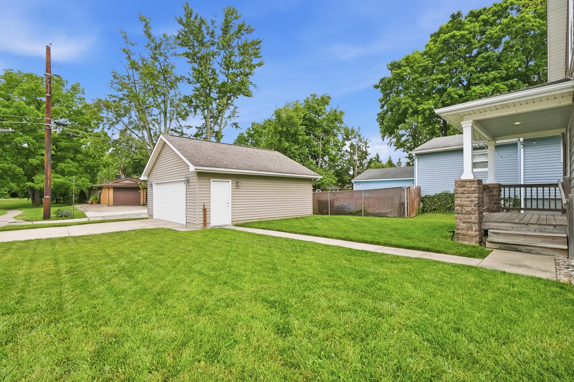 2425 Delta Avenue Property Photo 43
