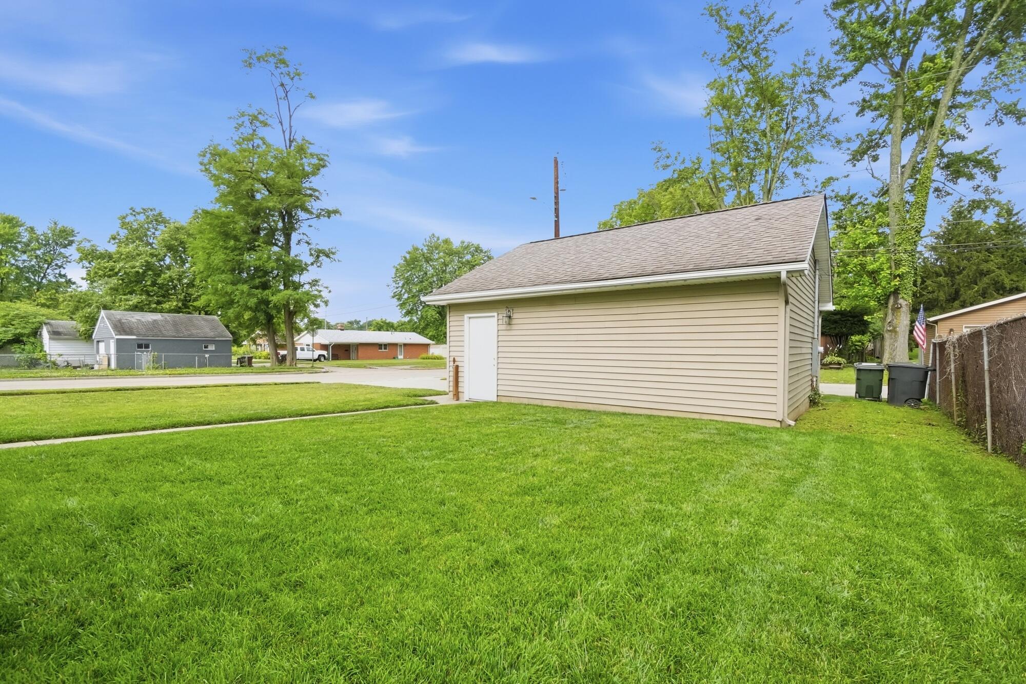 2425 Delta Avenue Property Photo 44