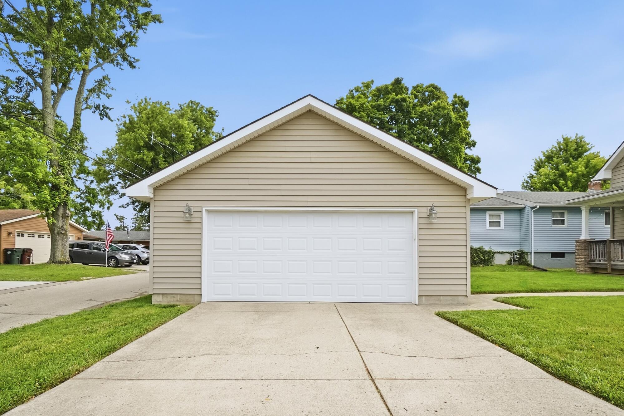 2425 Delta Avenue Property Photo 48