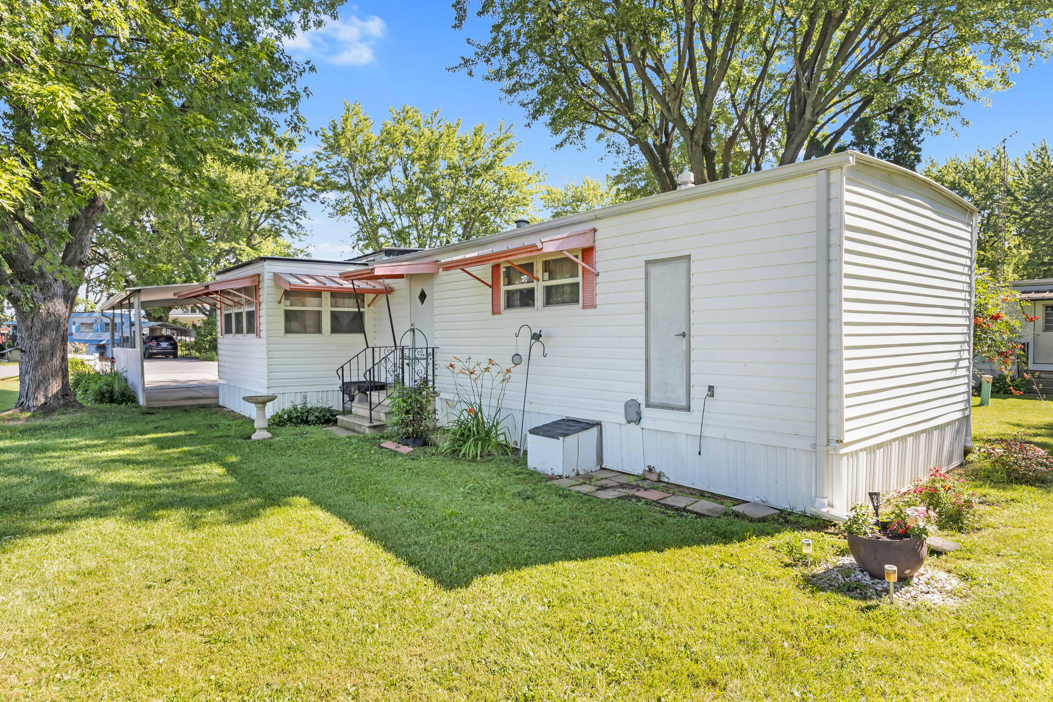 11016 Oak Circle 9 Property Photo 6