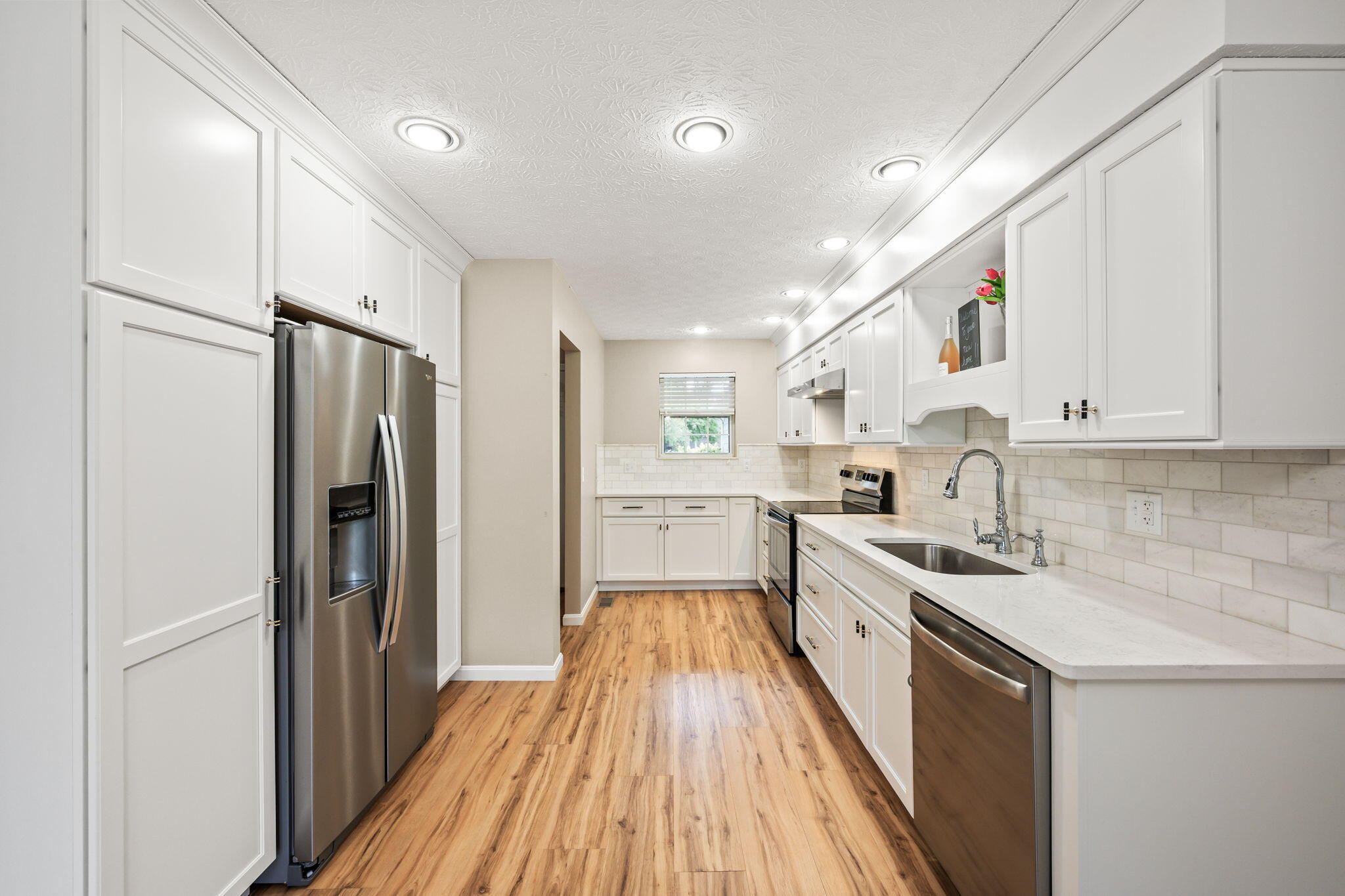 908 Cambridge Circle Property Photo 8