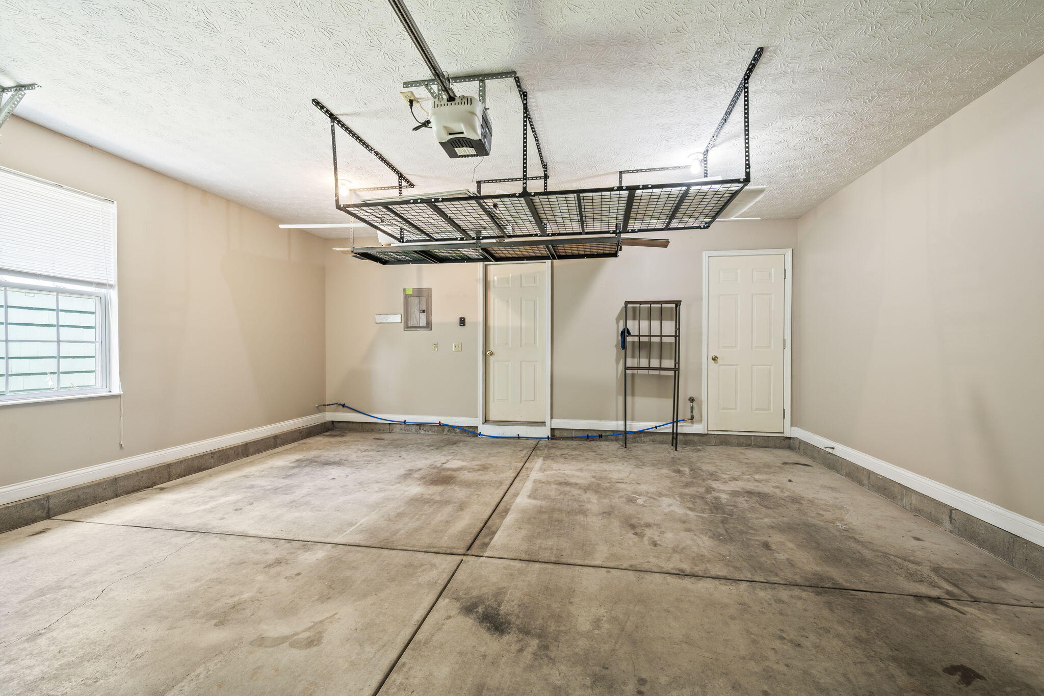 908 Cambridge Circle Property Photo 24