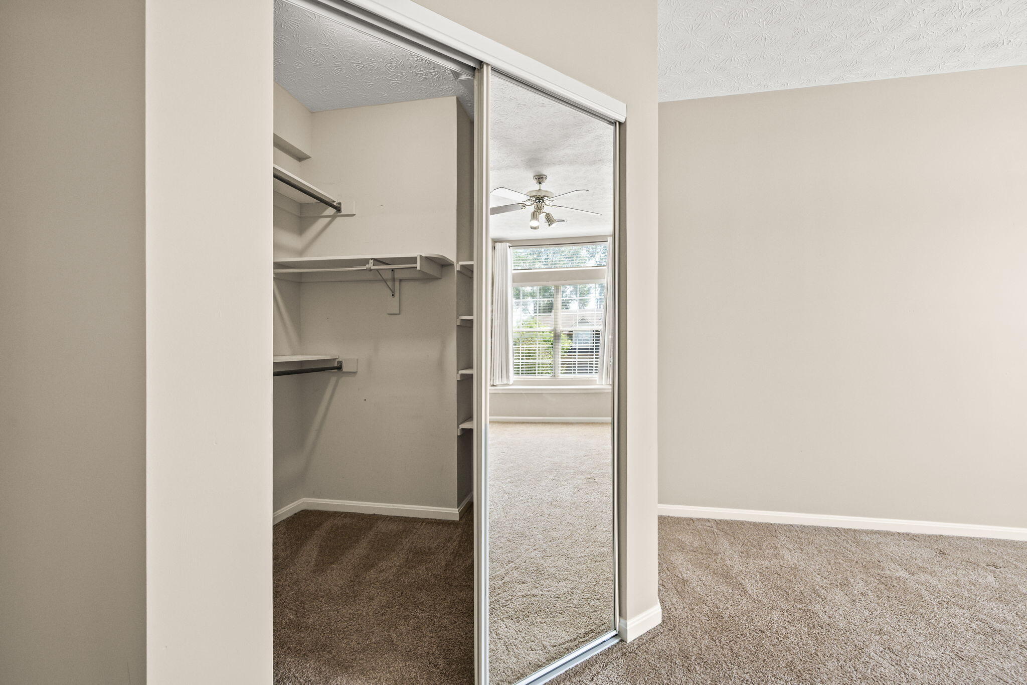 908 Cambridge Circle Property Photo 36