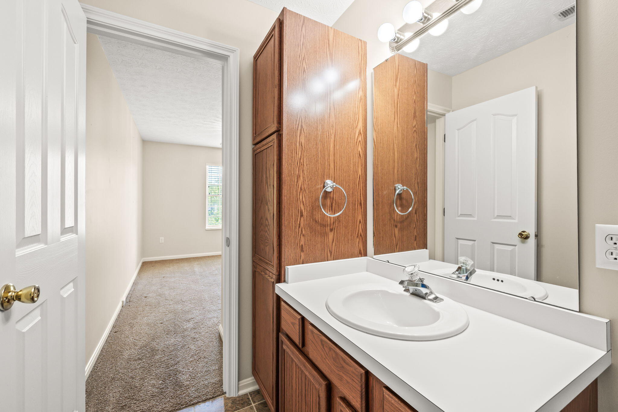 908 Cambridge Circle Property Photo 42