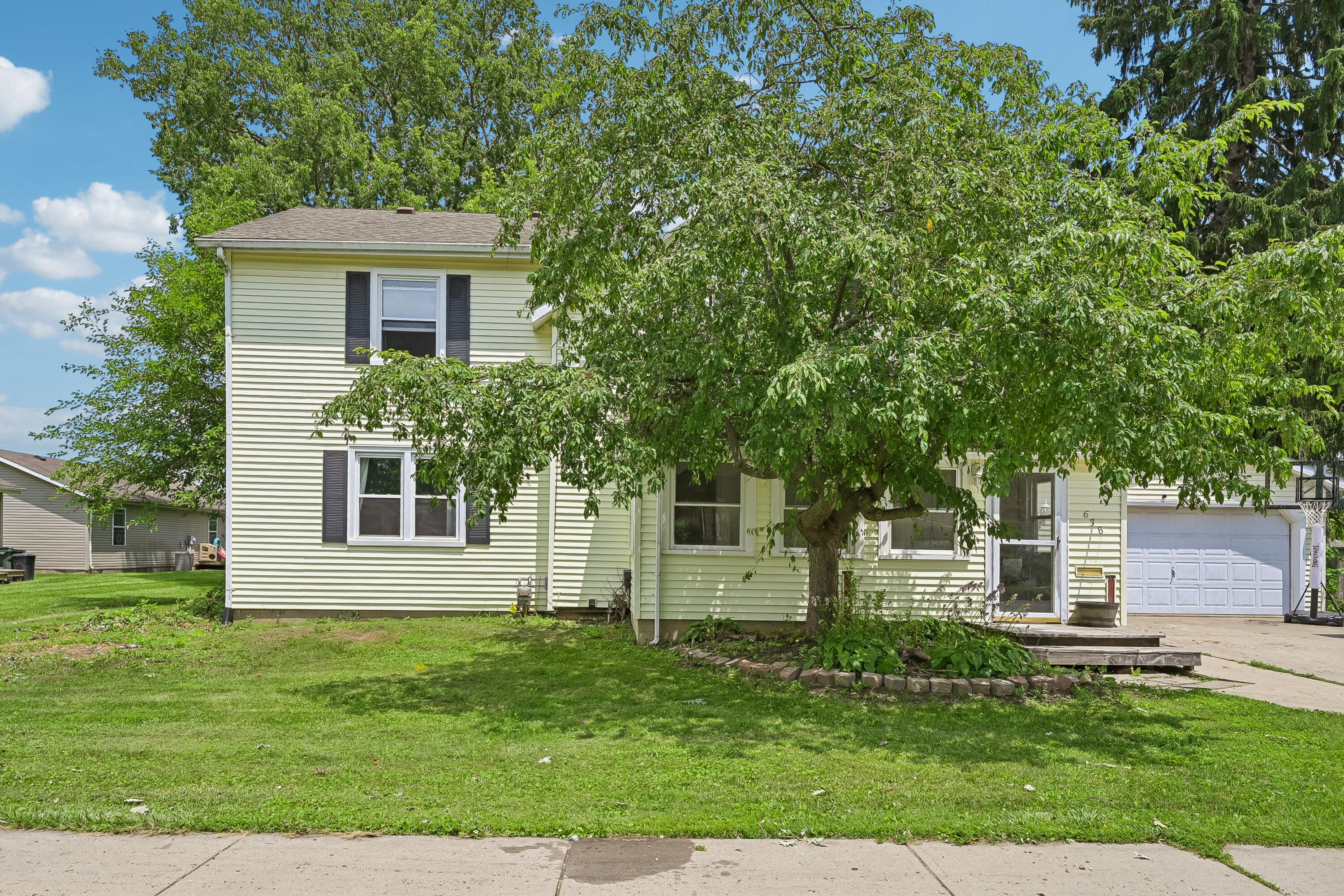 638 W Light Street Property Photo 6