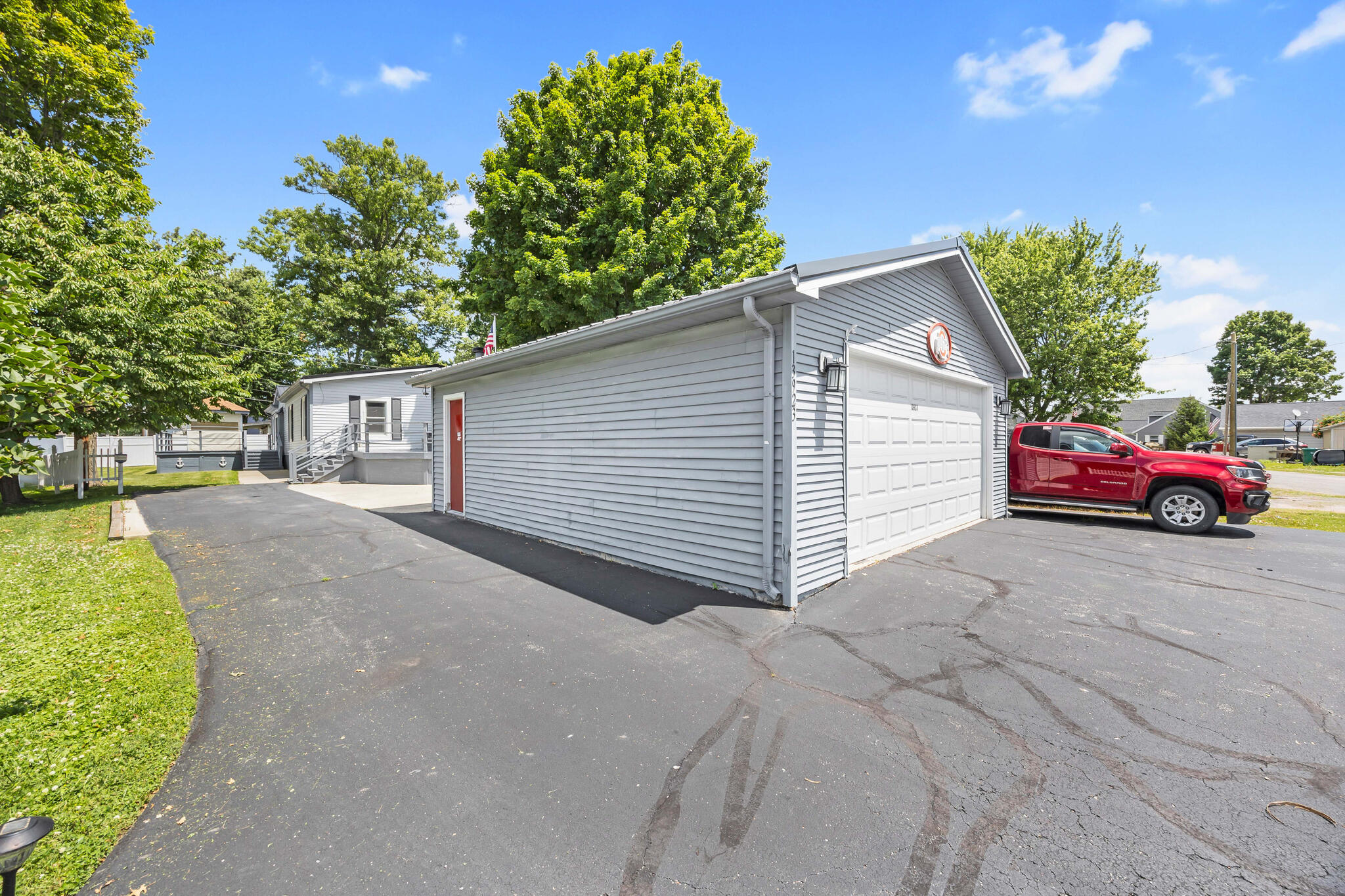 13923 Woll Drive Property Photo 3