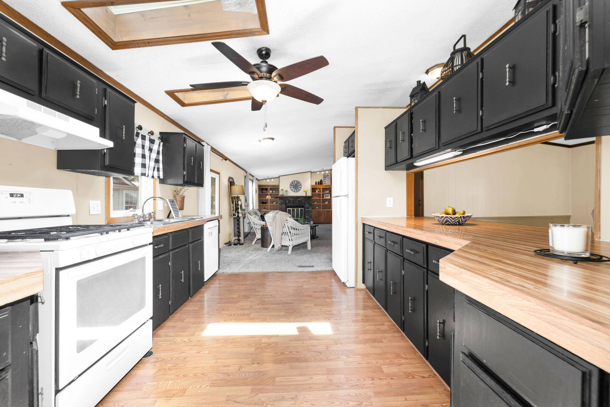 13923 Woll Drive Property Photo 16