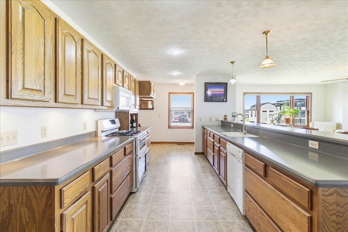 7807 Park Drive Property Photo 11