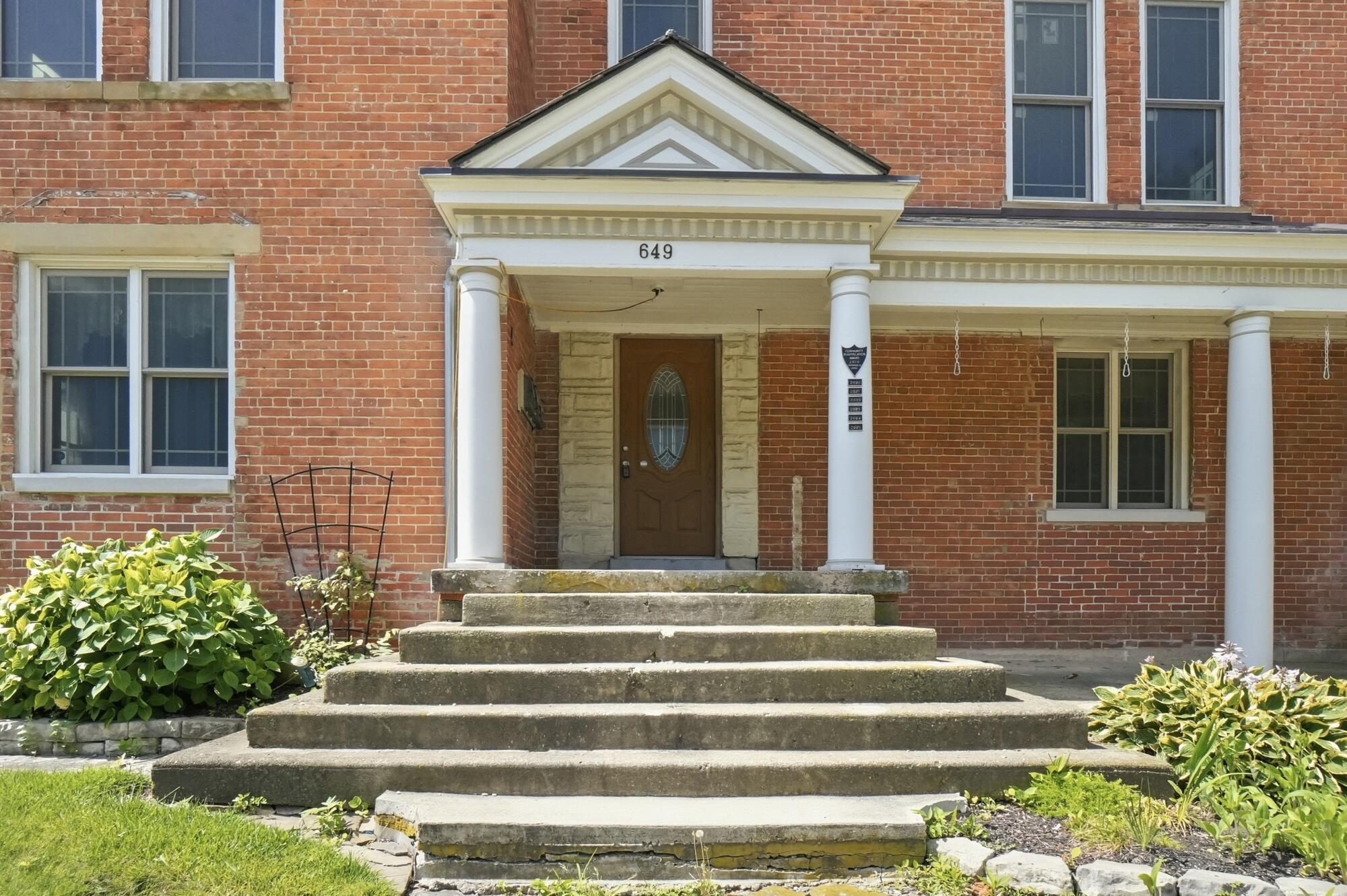 649 E High Street Property Photo 4