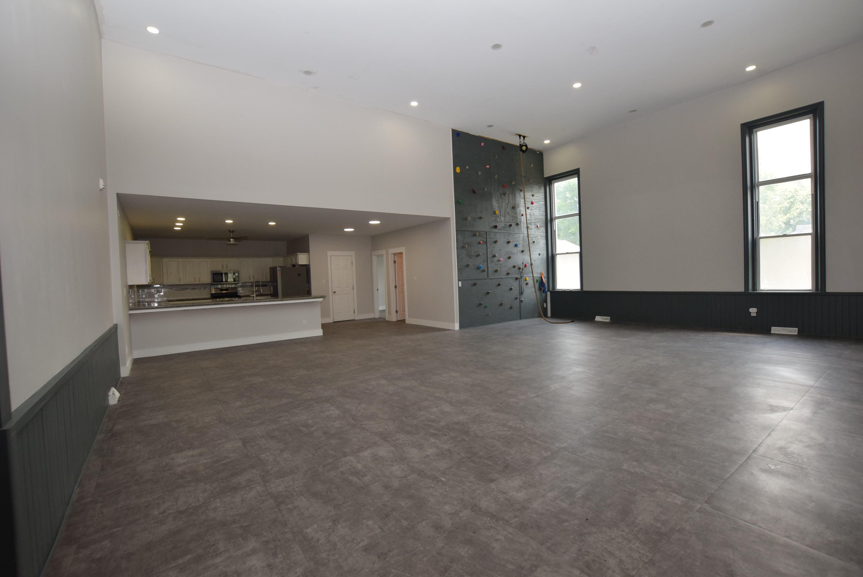 201 E Miami Street Property Photo 7