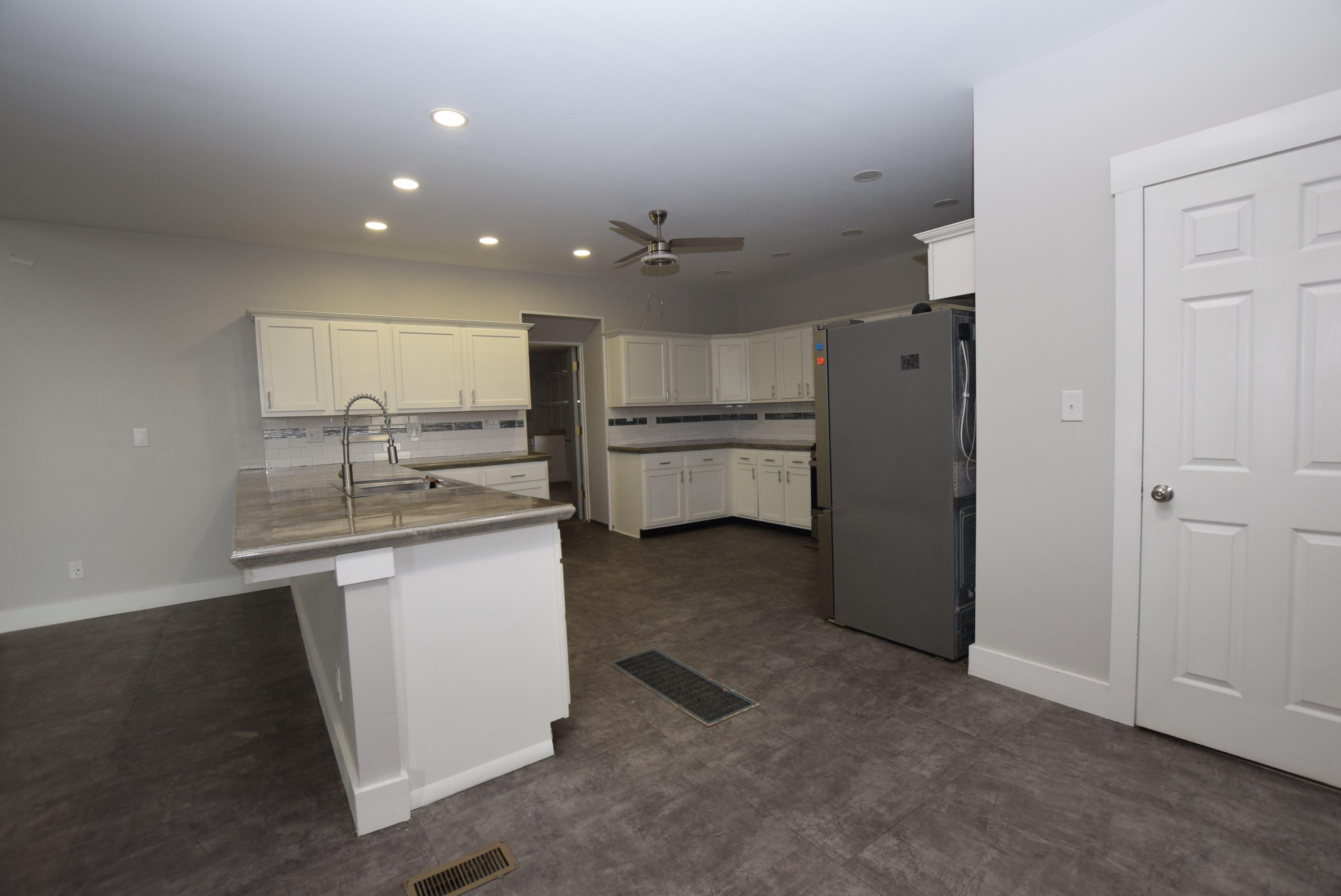 201 E Miami Street Property Photo 10