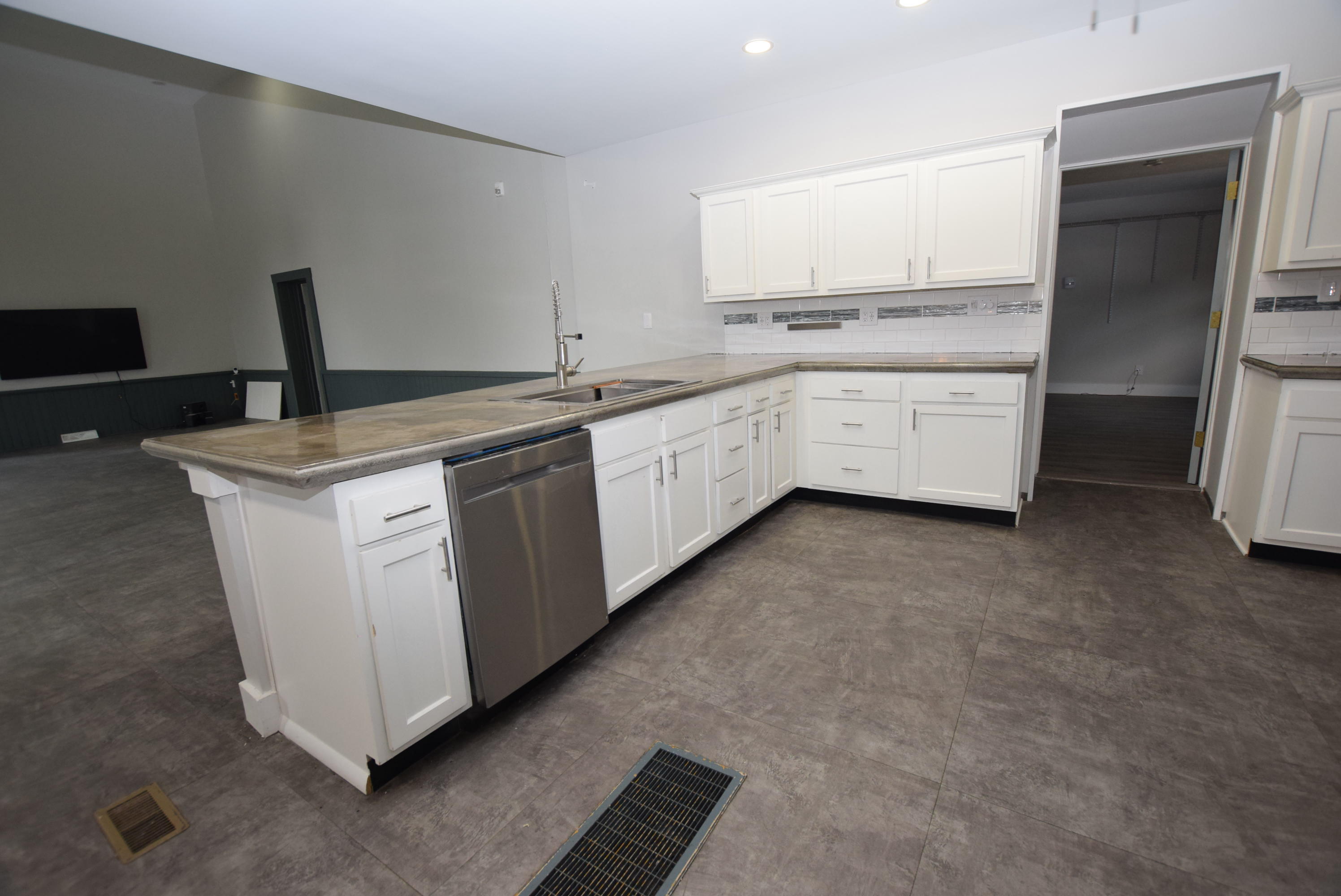 201 E Miami Street Property Photo 11