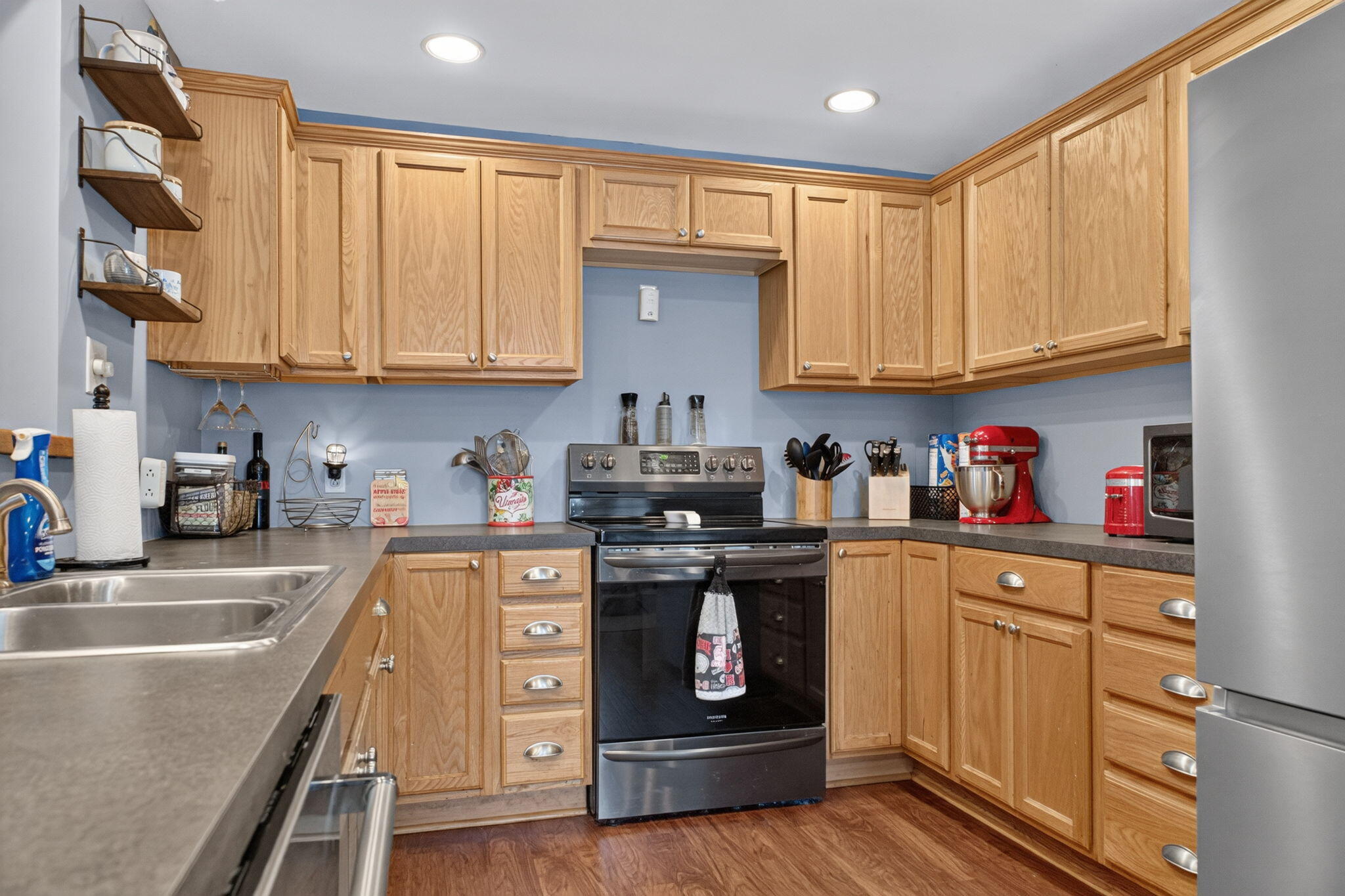 1121 Leeson Avenue Property Photo 4