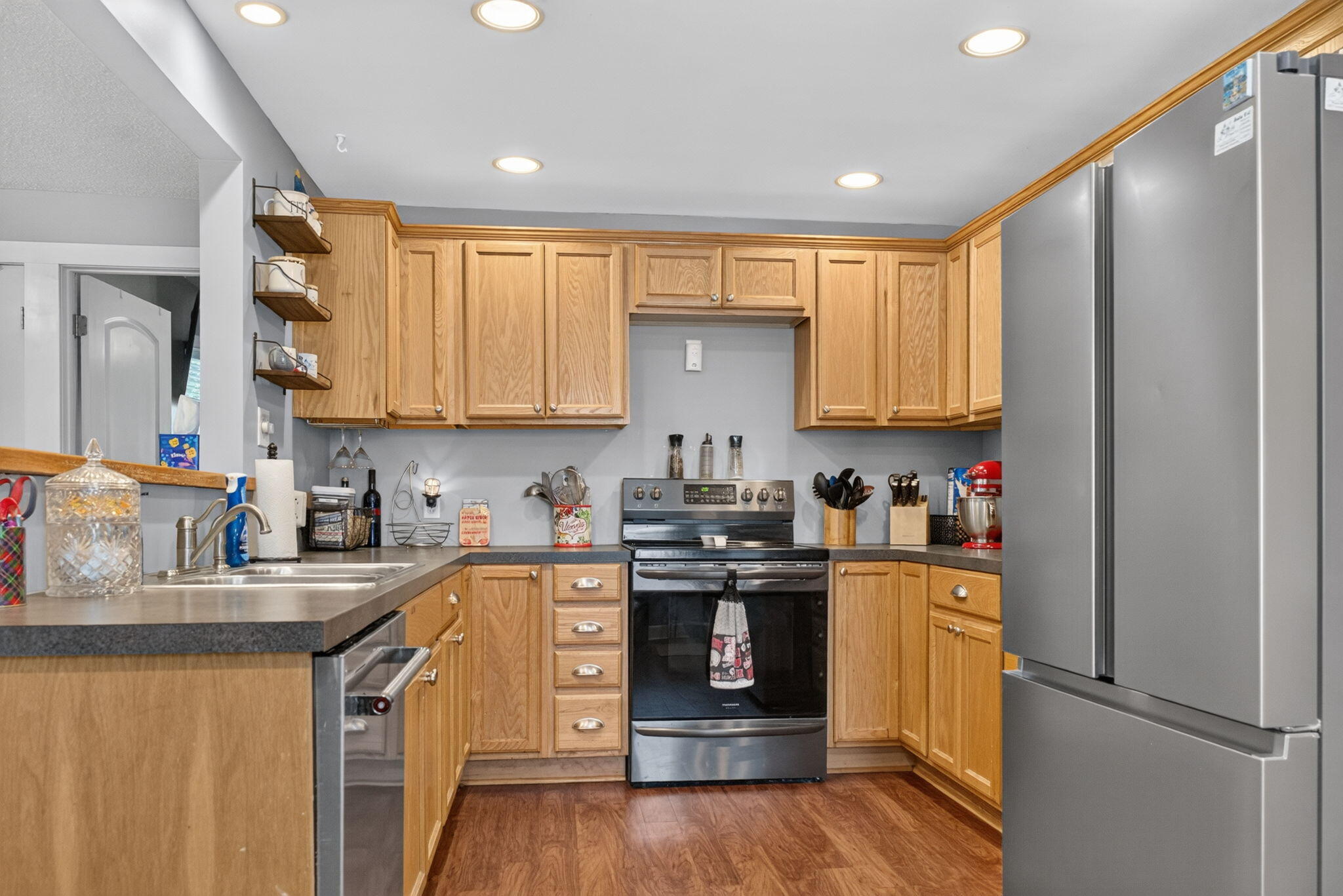 1121 Leeson Avenue Property Photo 6