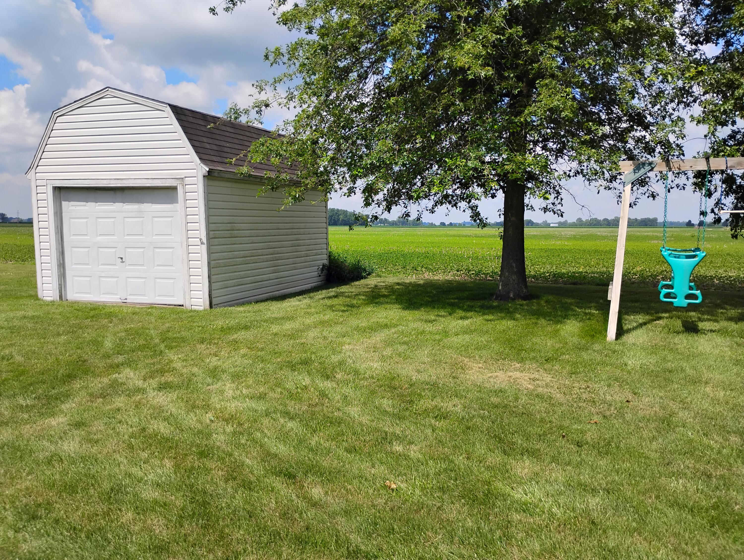 304 S Locust Street Property Photo 6