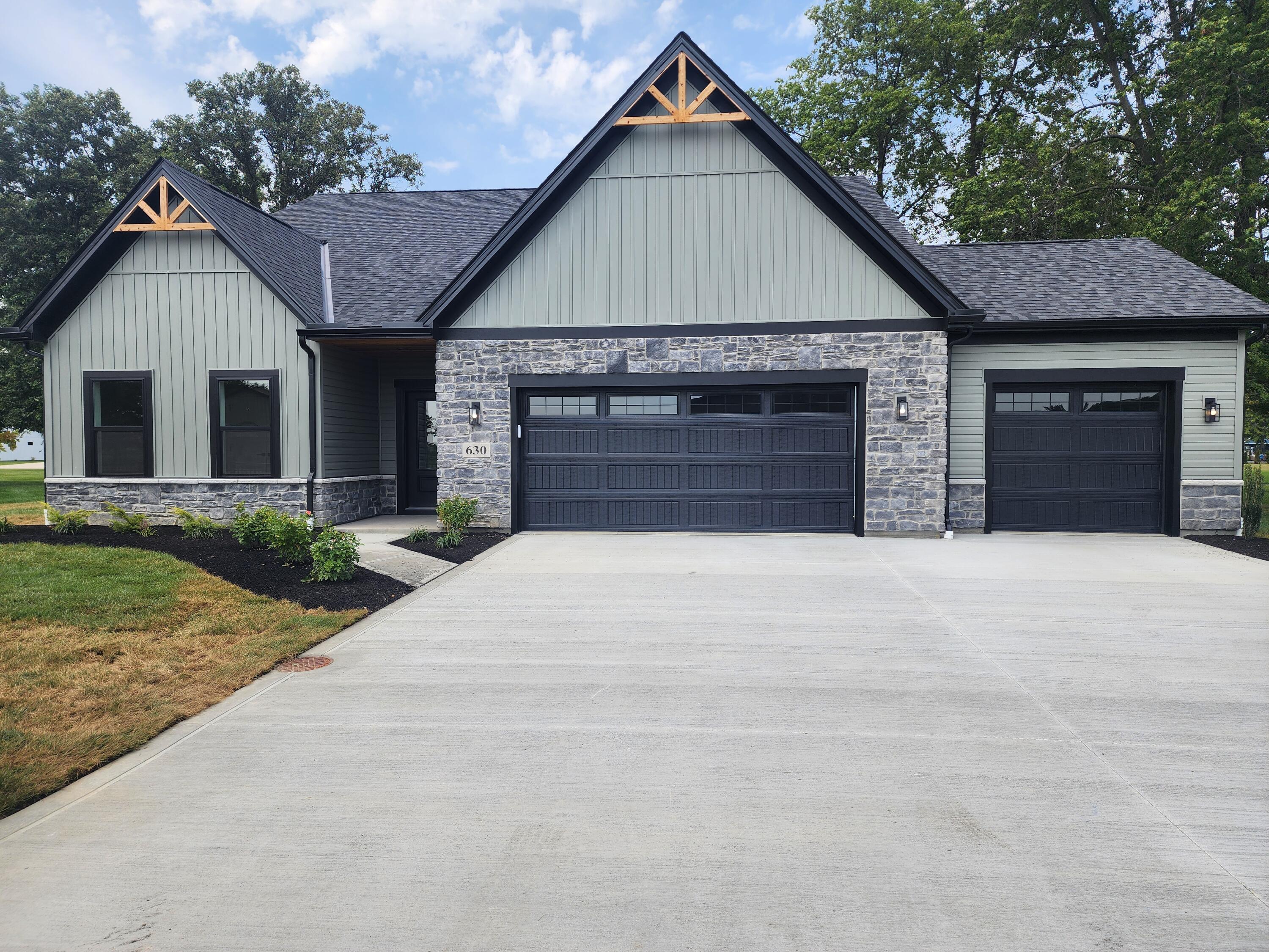 630 W Lake Avenue Property Photo