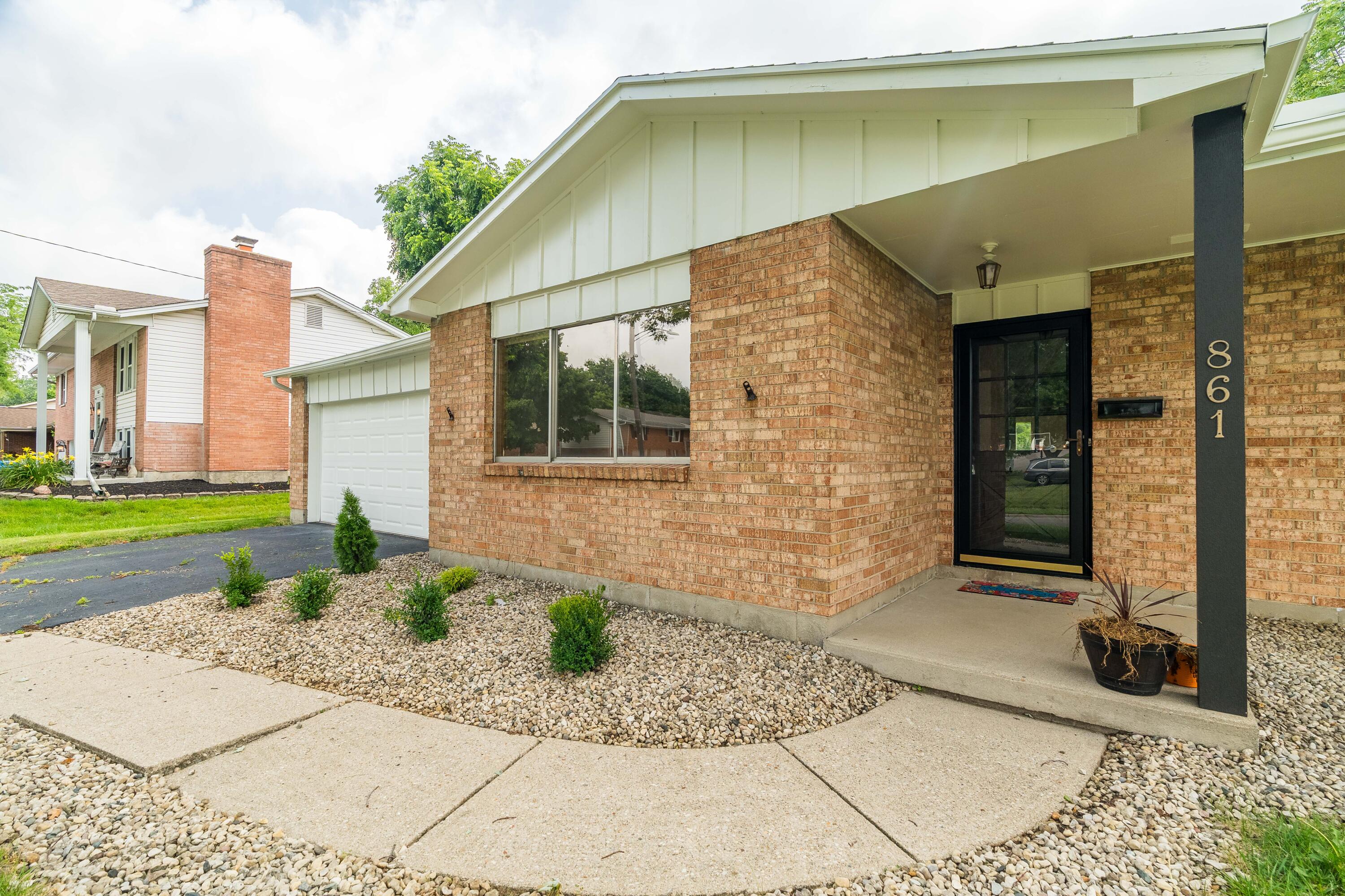 861 Kenbrook Drive Property Photo 3