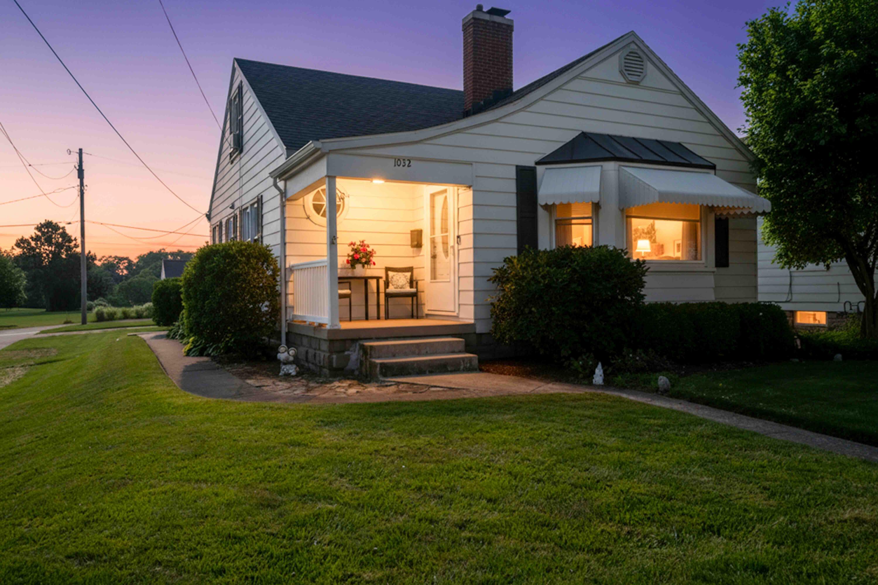 1032 Broadway Avenue