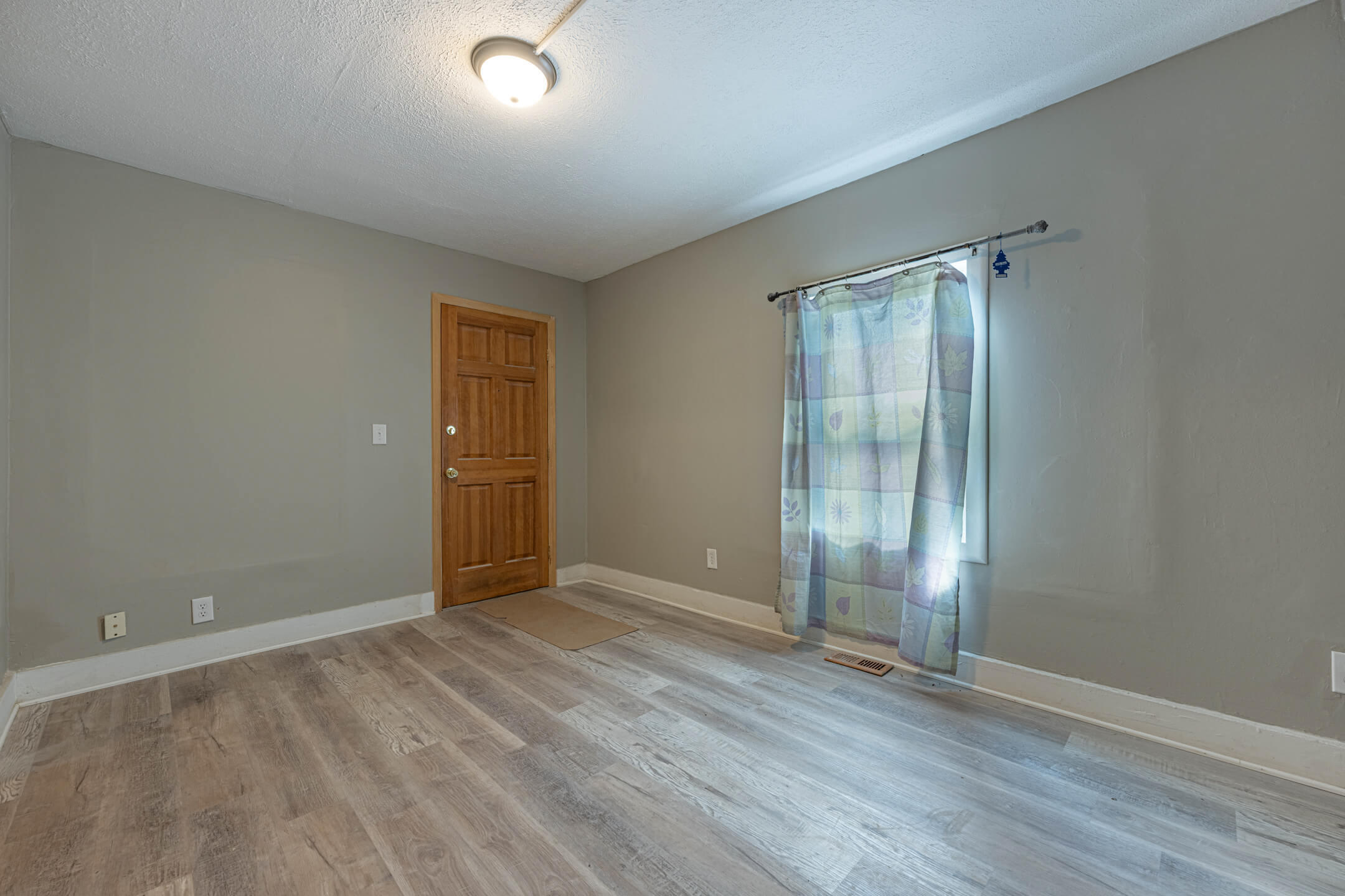 1120 Innisfallen Avenue Property Photo 5