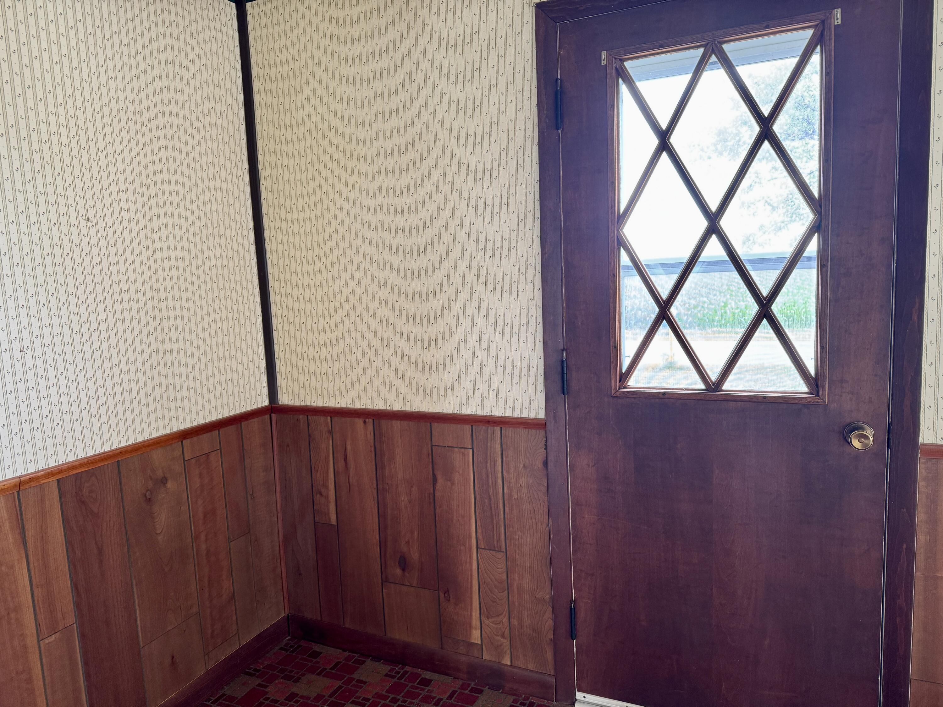 9910 Eichar Road Property Photo 5