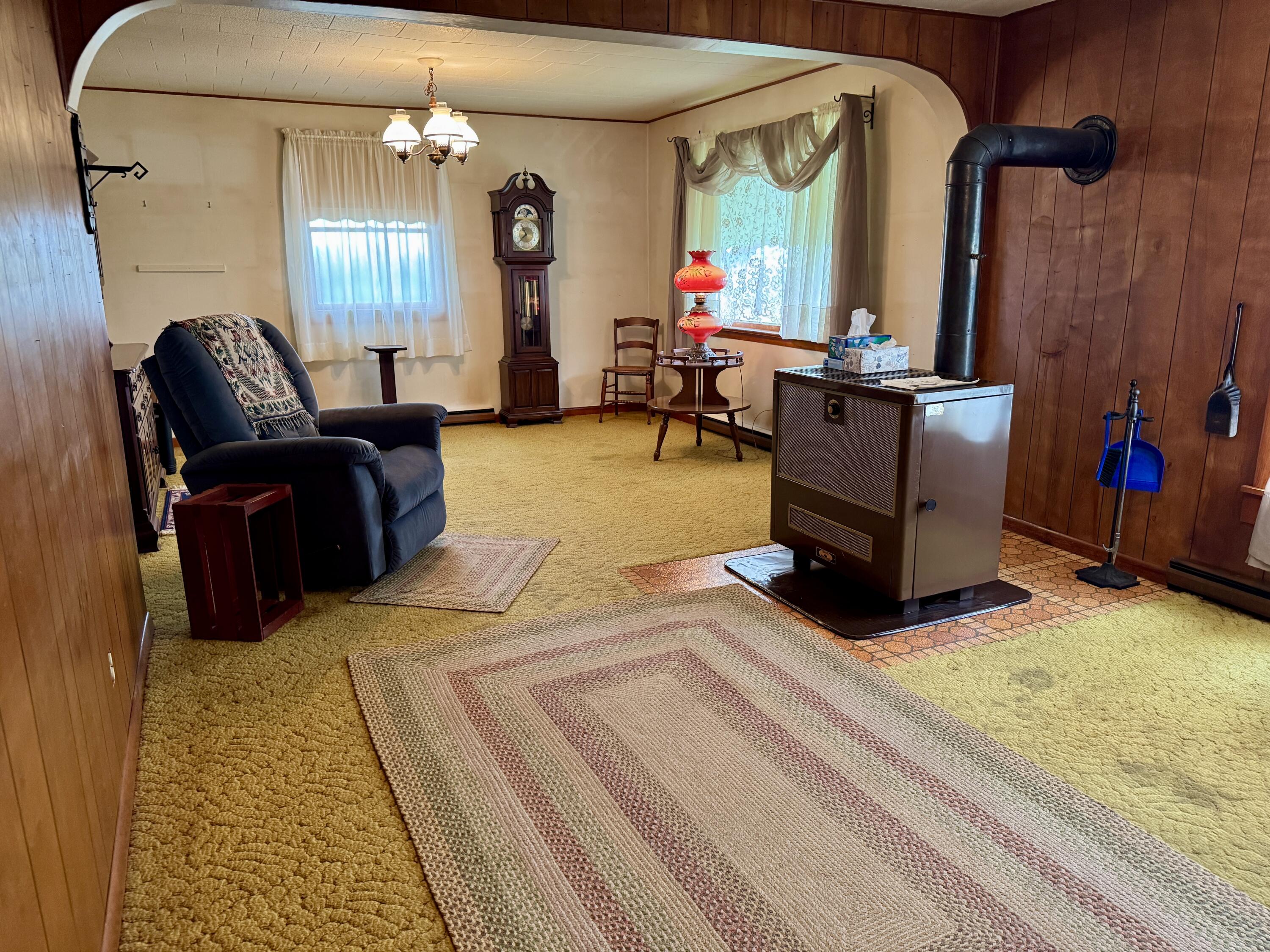 9910 Eichar Road Property Photo 8