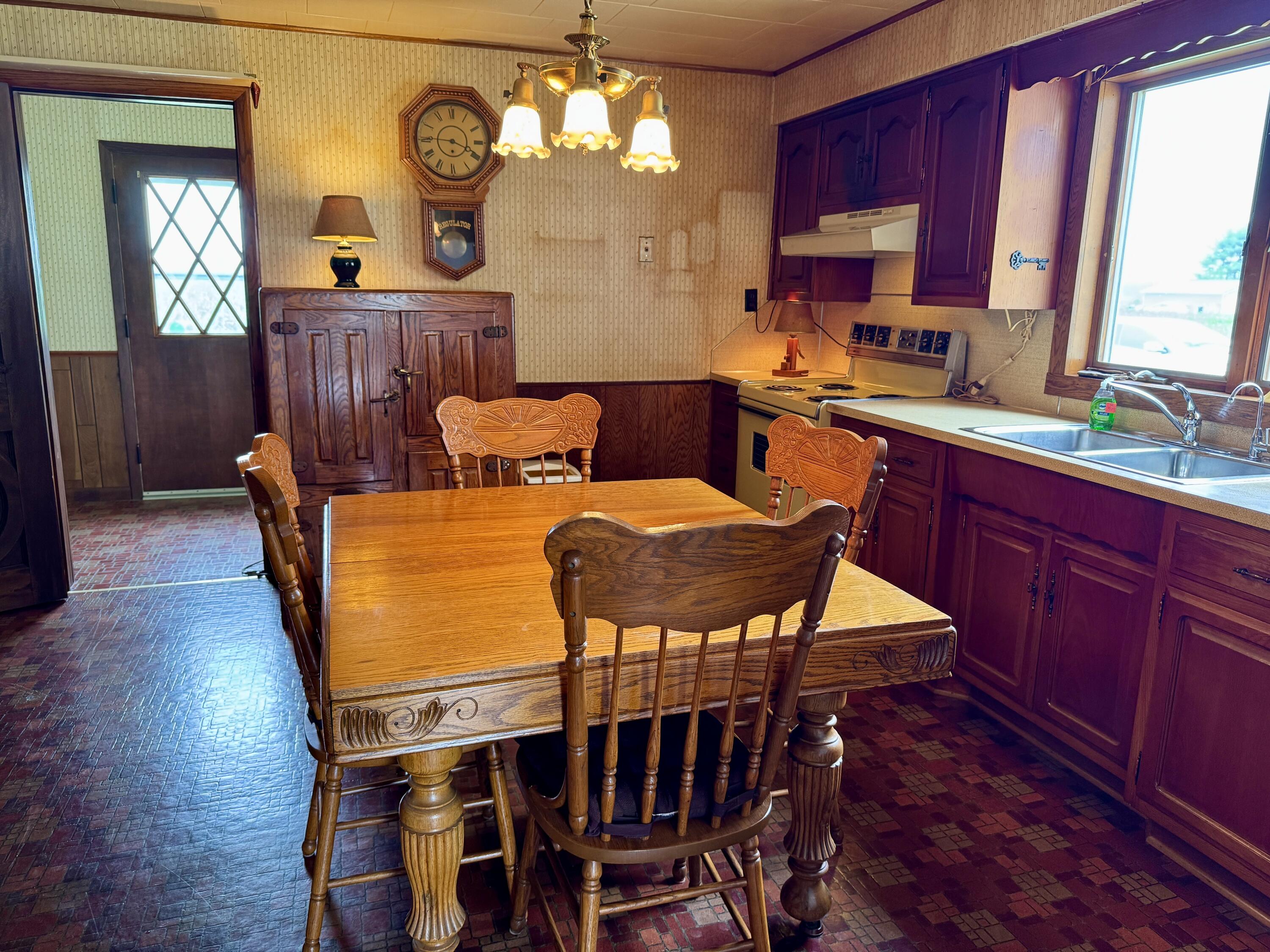 9910 Eichar Road Property Photo 11