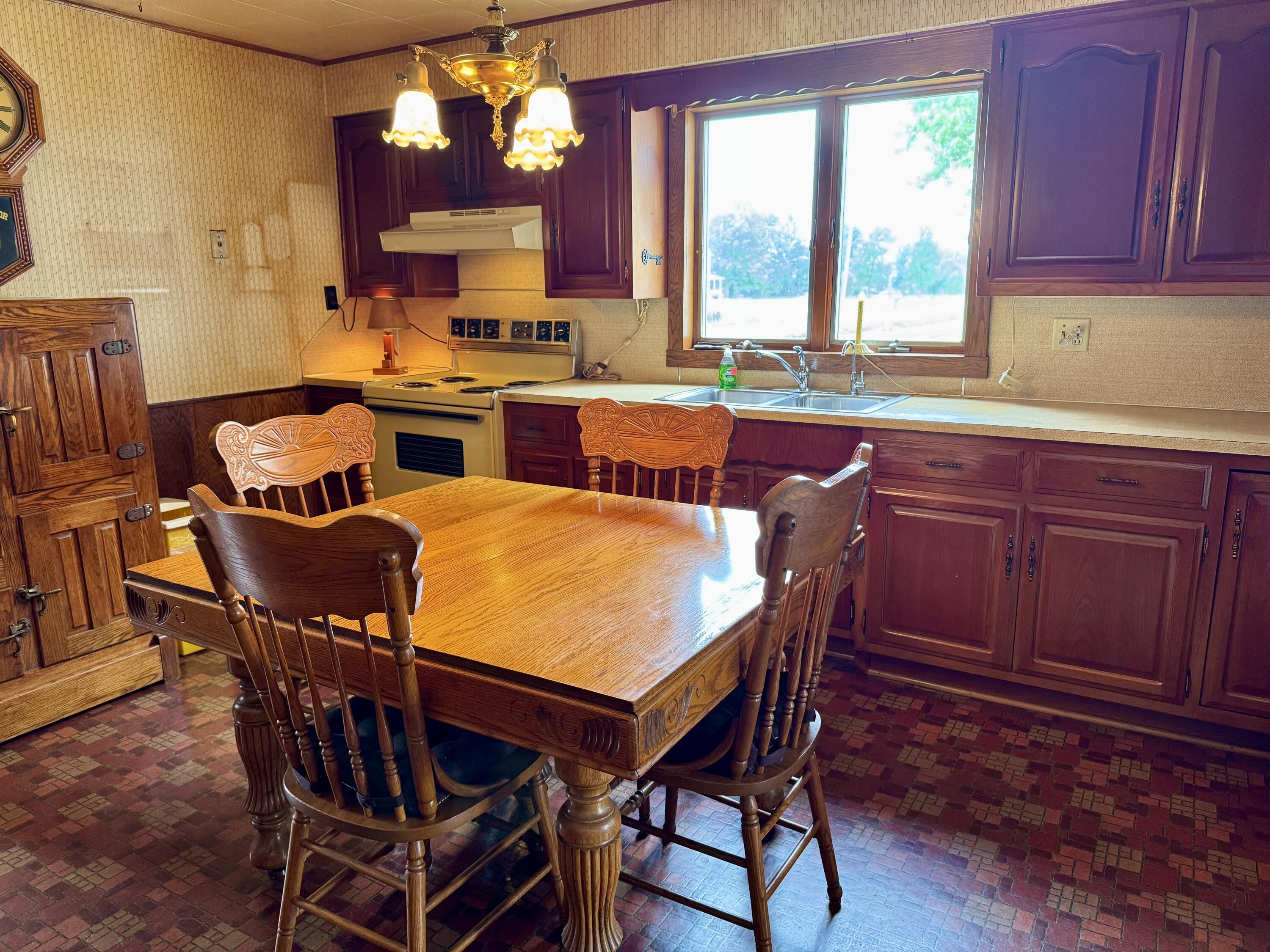 9910 Eichar Road Property Photo 12