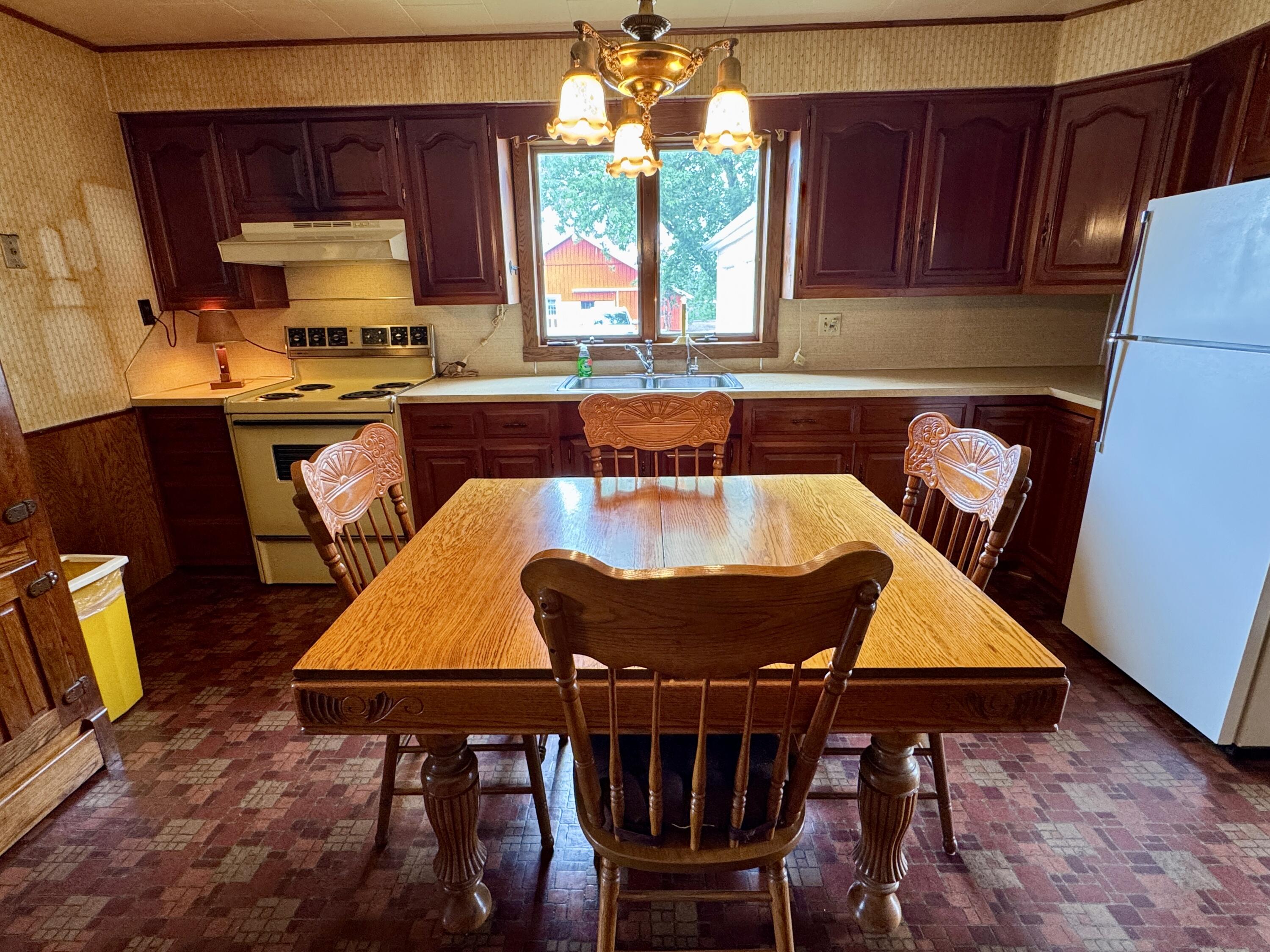 9910 Eichar Road Property Photo 13