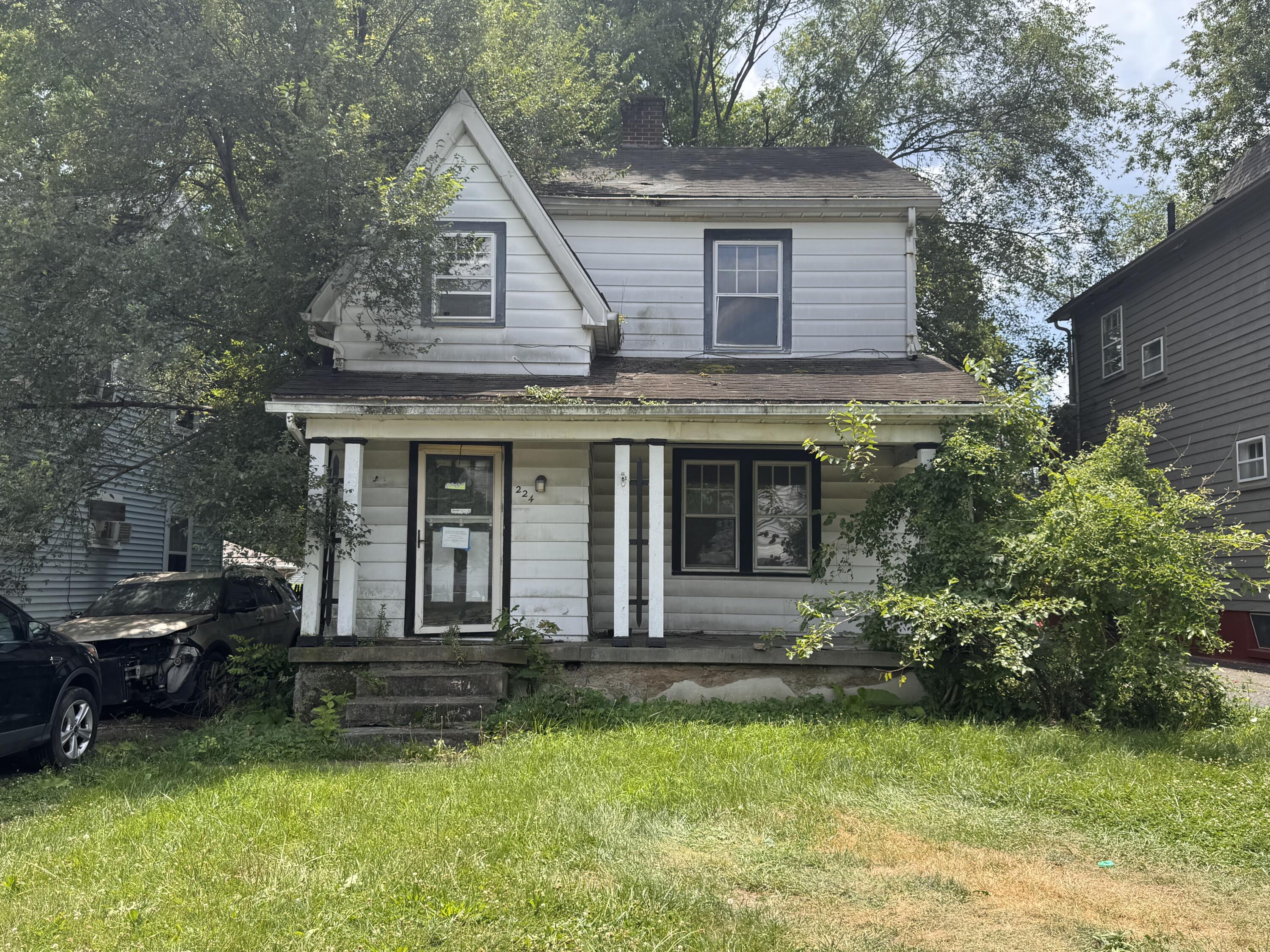 224 E Hillcrest Avenue Property Photo 1