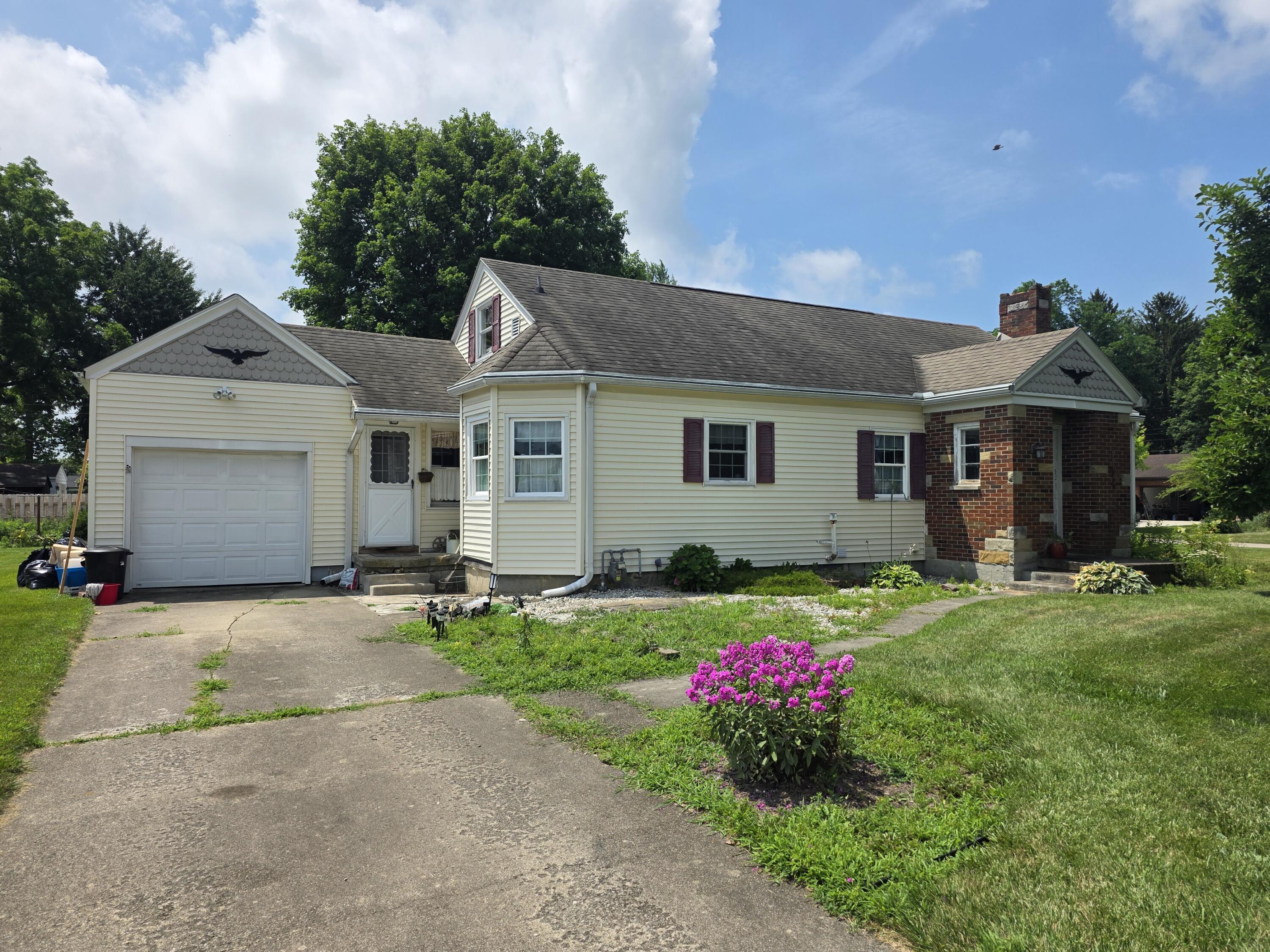 207 E Harmon Drive Property Photo 1