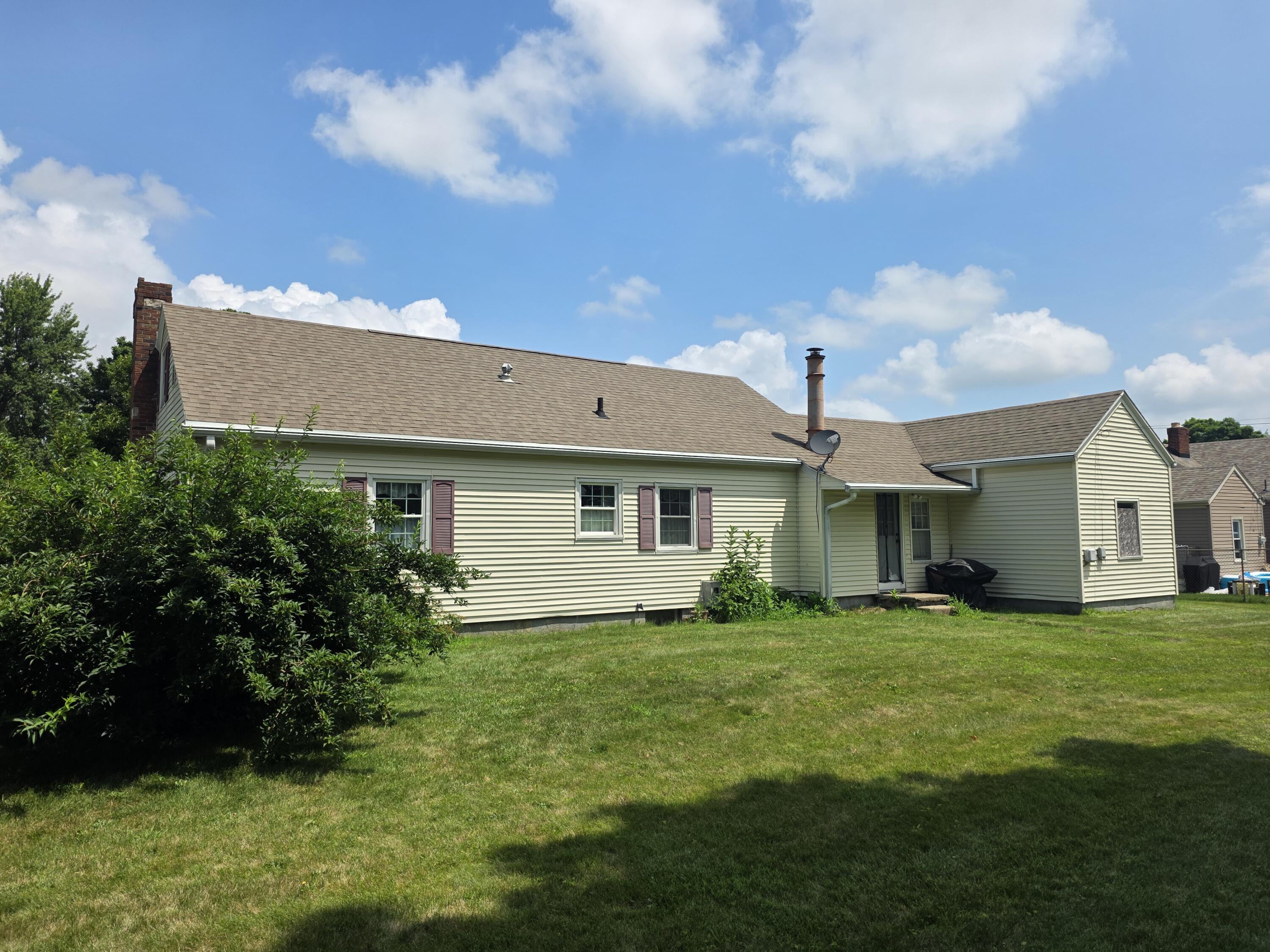 207 E Harmon Drive Property Photo 2