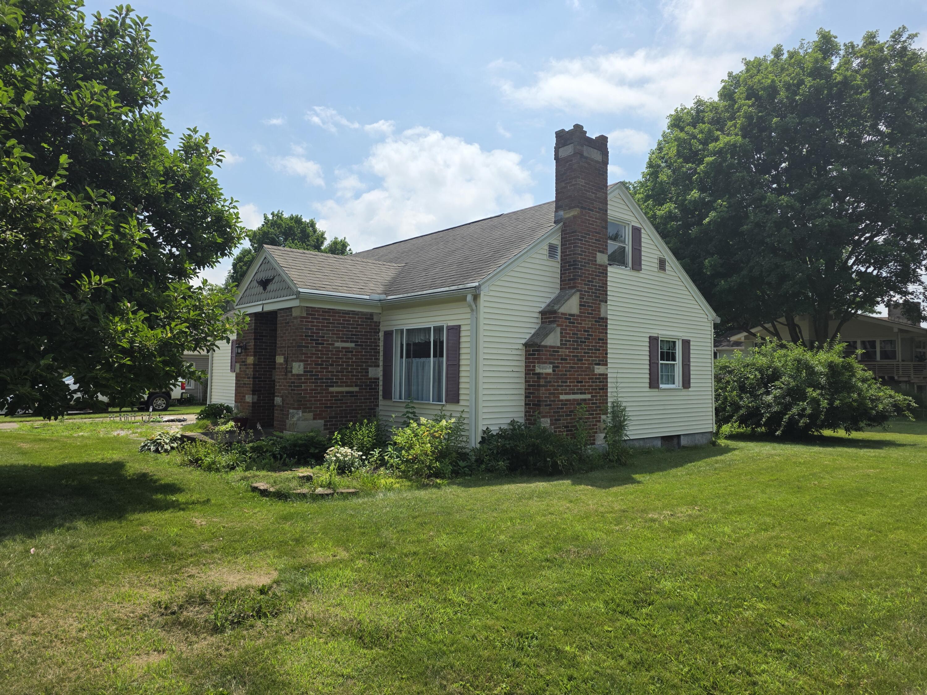 207 E Harmon Drive Property Photo 3