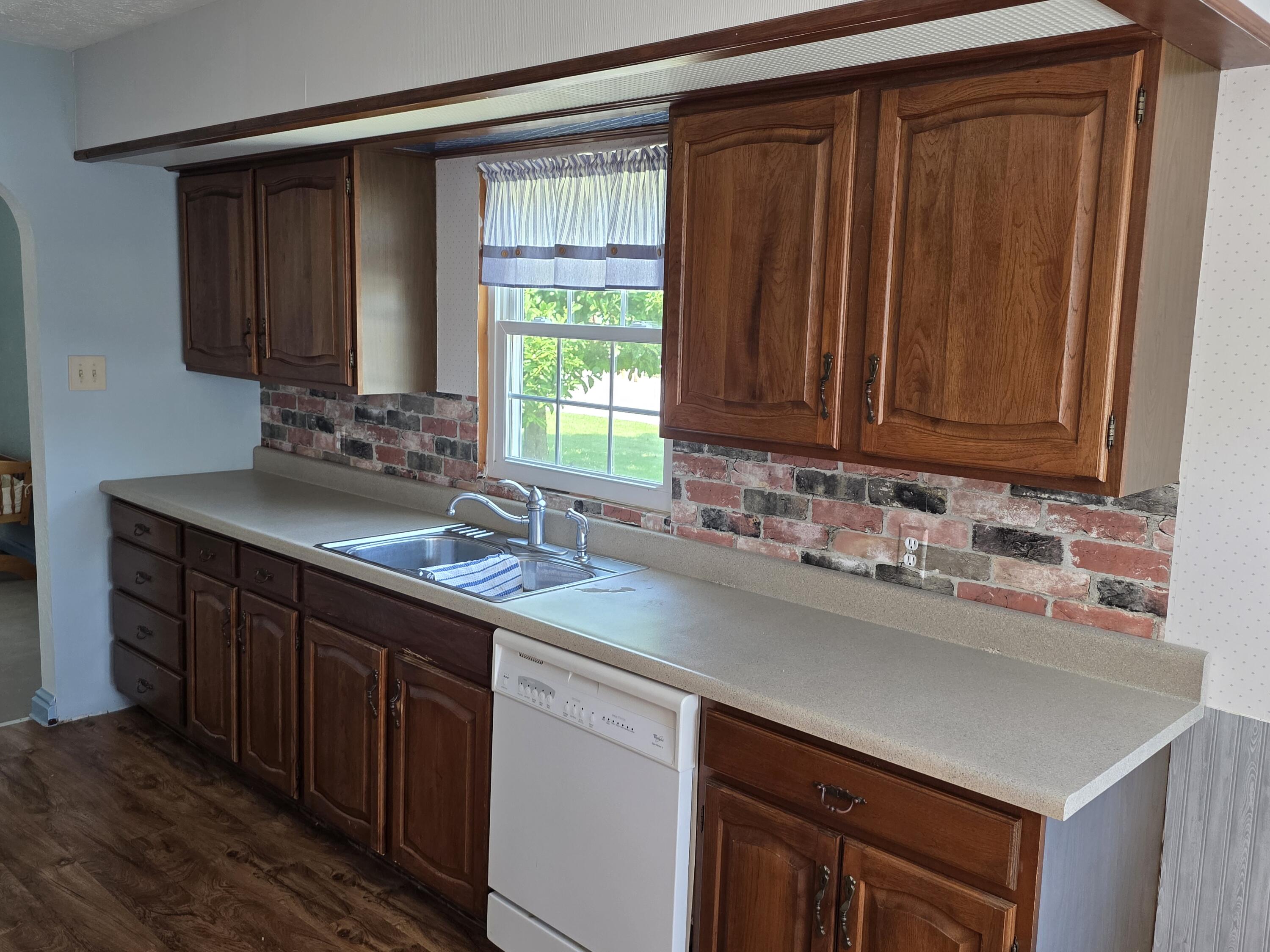 207 E Harmon Drive Property Photo 12