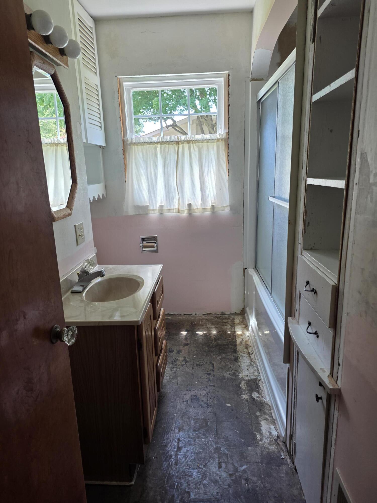207 E Harmon Drive Property Photo 18