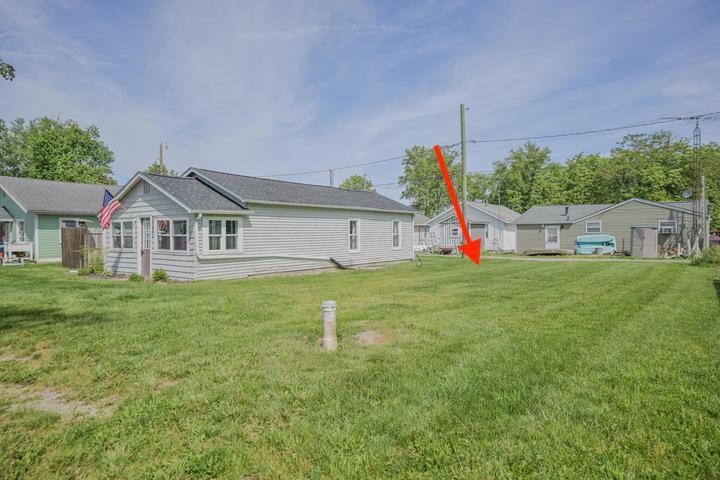 8952 Maple Street Property Photo 3