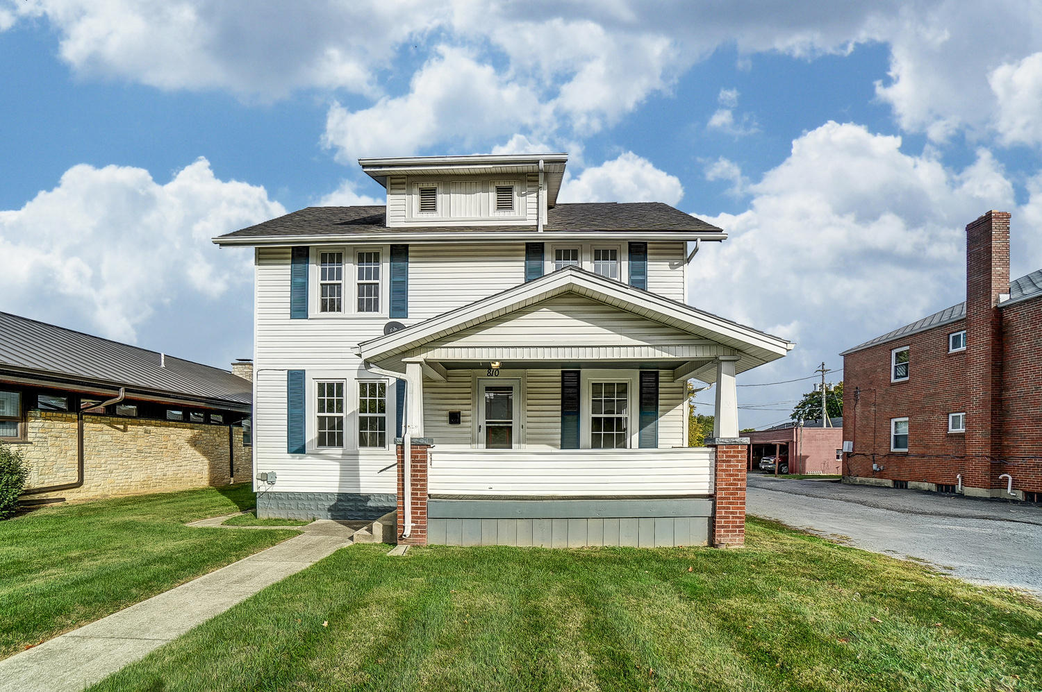 1810 N Limestone Street Property Photo 2