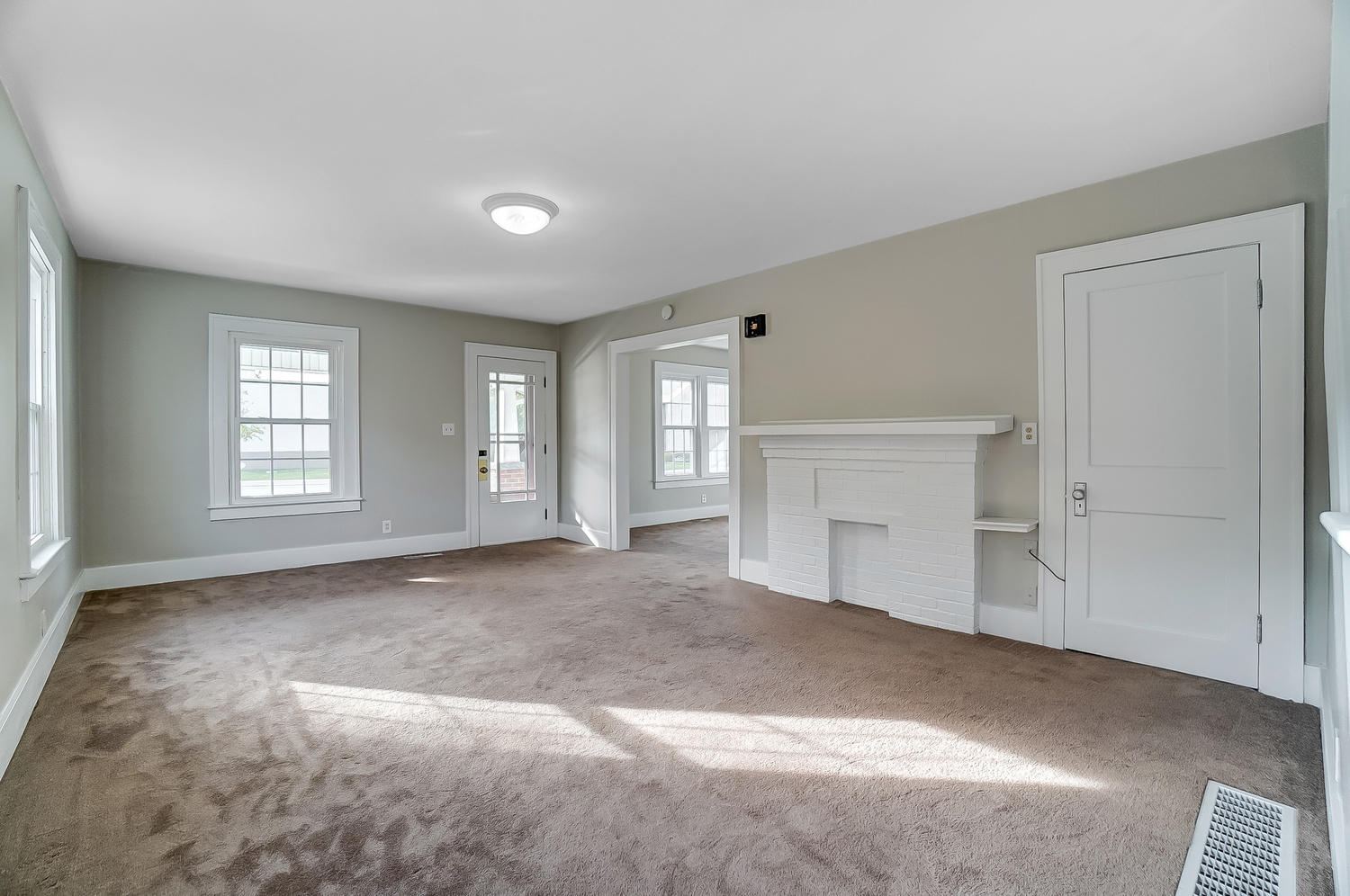 1810 N Limestone Street Property Photo 12