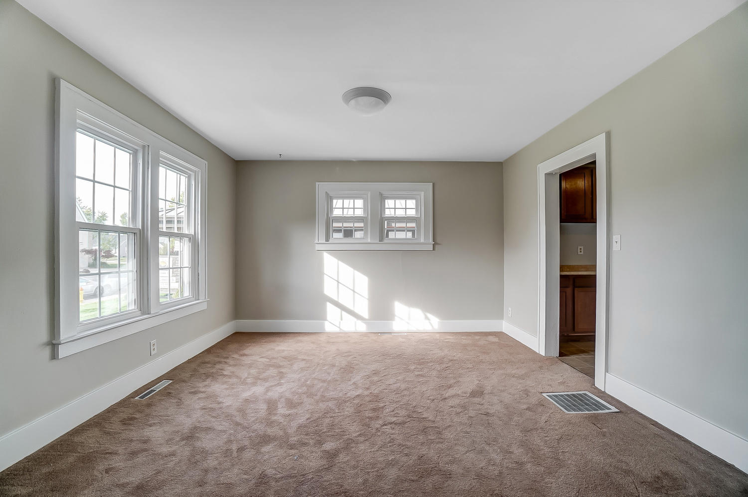 1810 N Limestone Street Property Photo 13