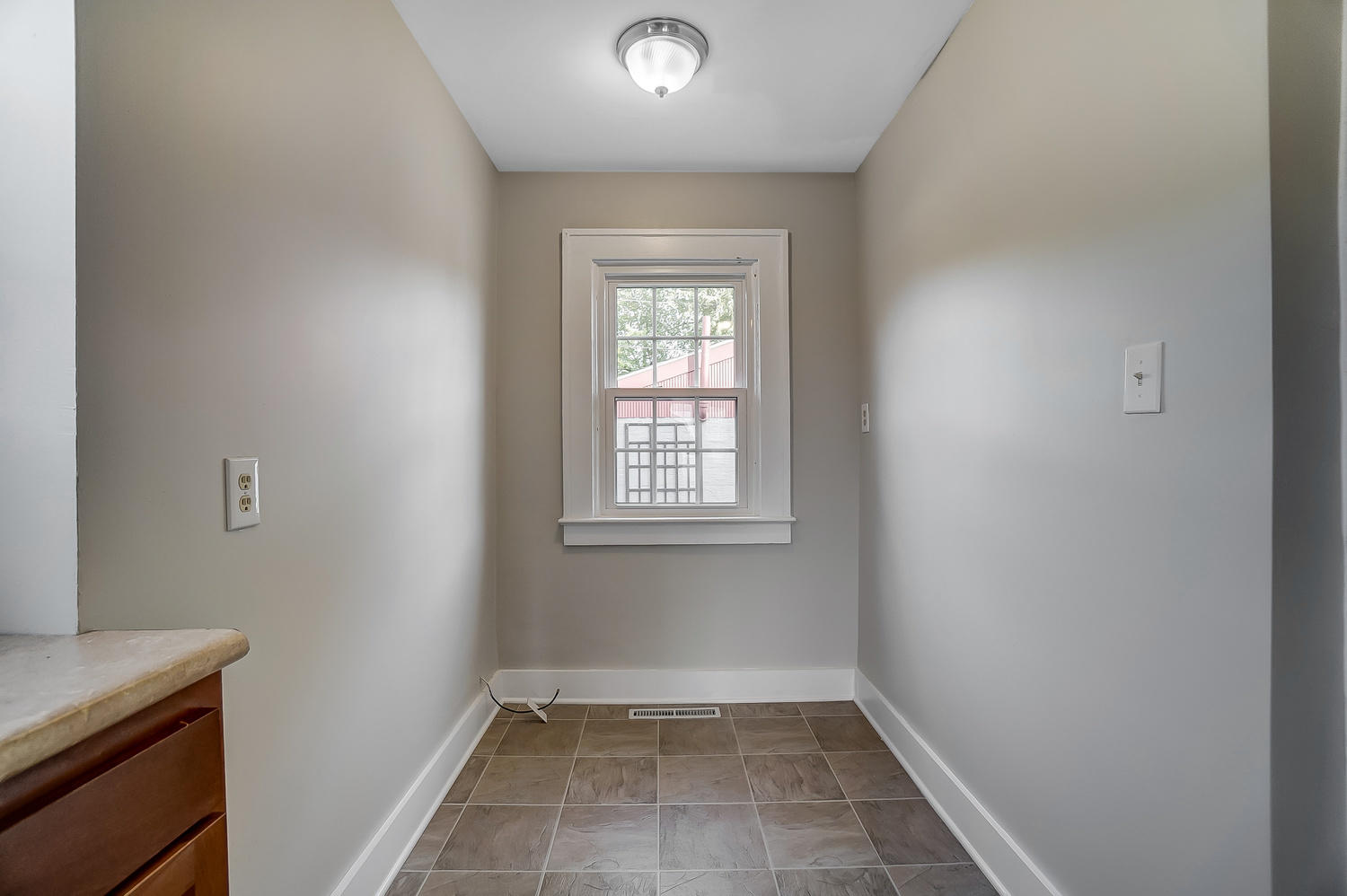1810 N Limestone Street Property Photo 19