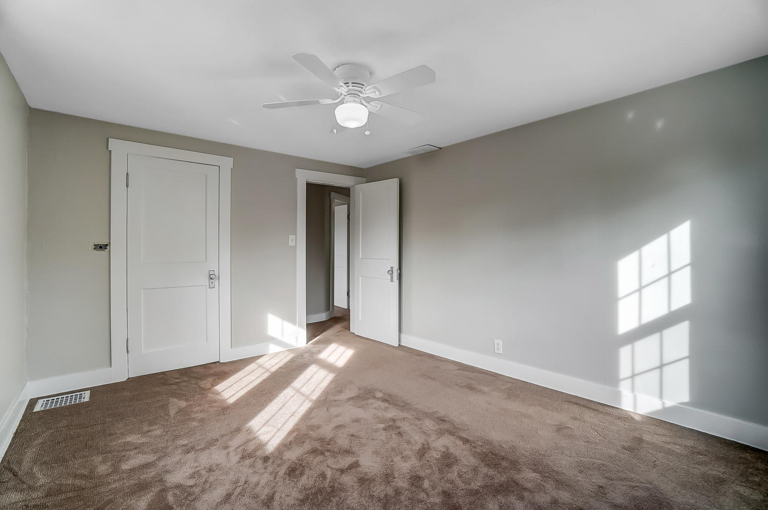 1810 N Limestone Street Property Photo 23