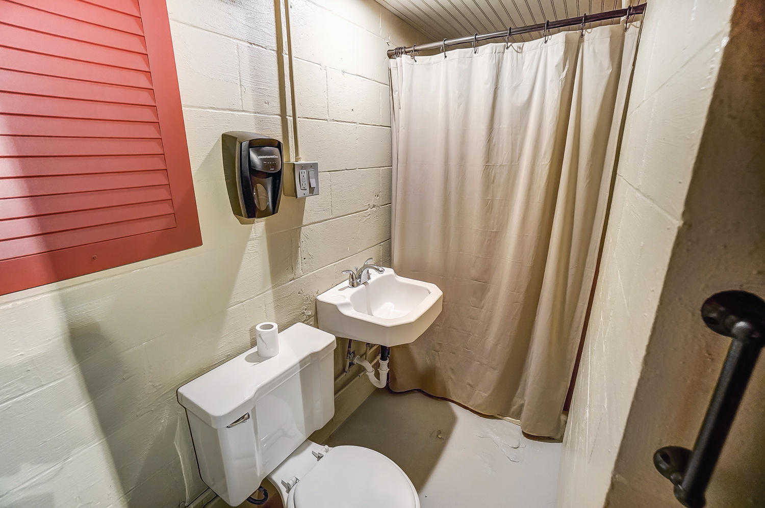 1810 N Limestone Street Property Photo 40