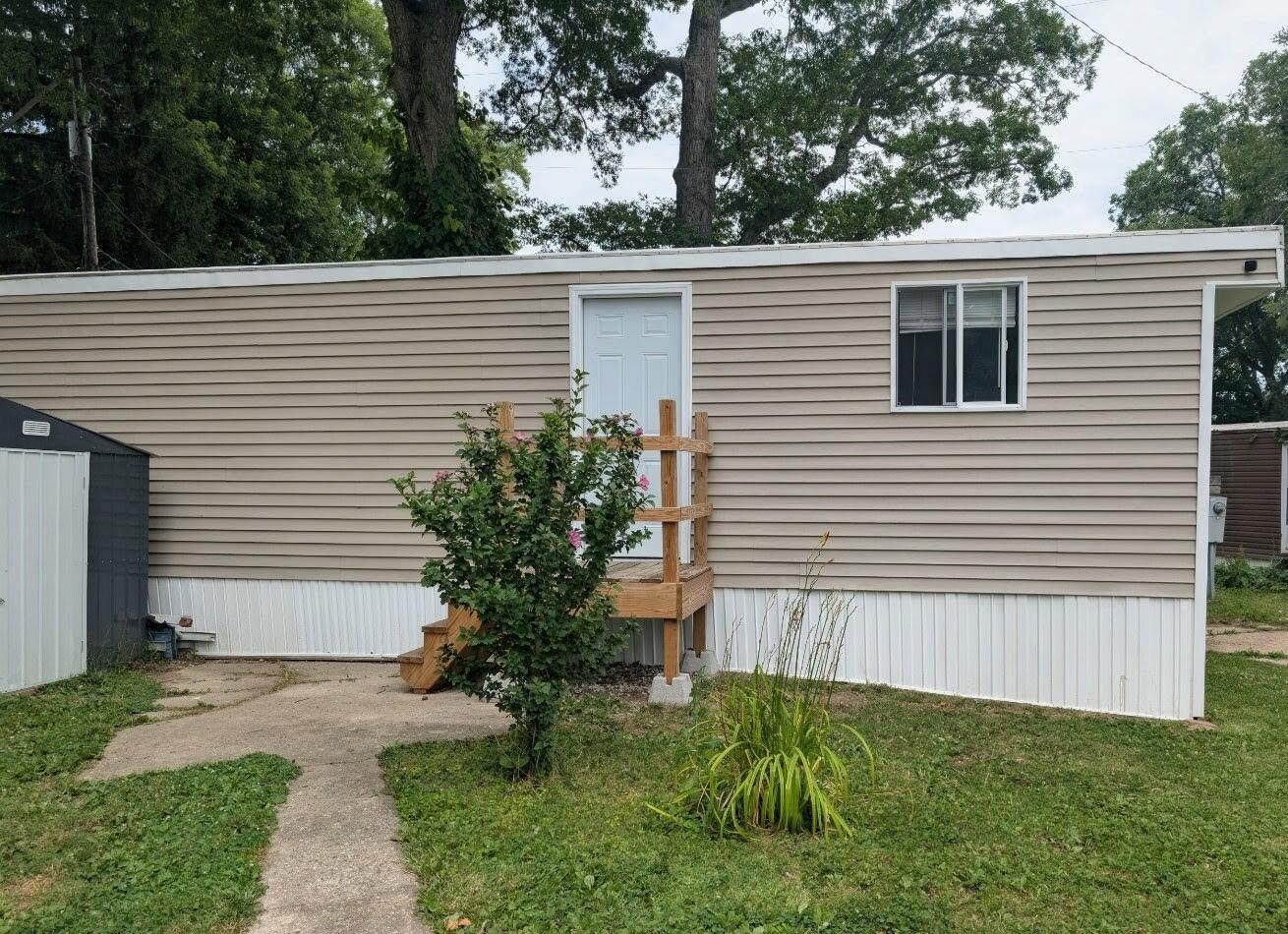 302 Mobile Street Property Photo 2